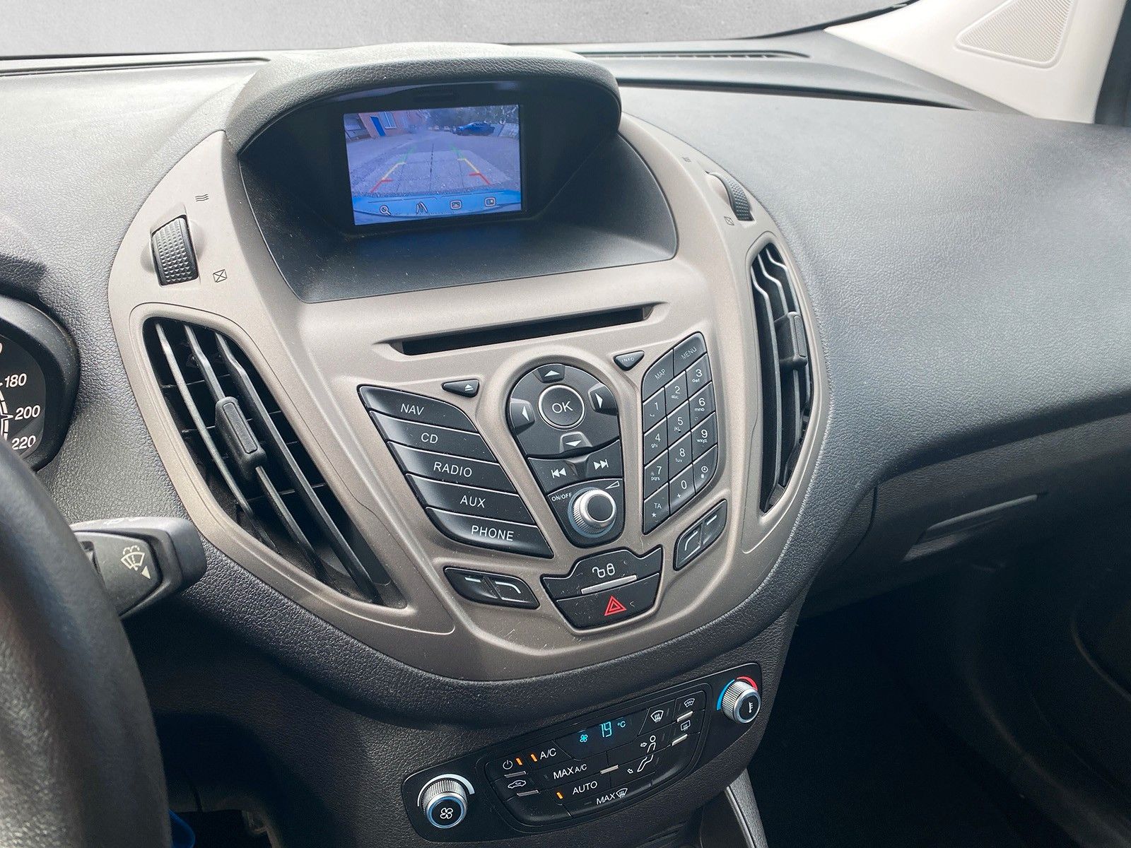 Fahrzeugabbildung Ford Tourneo Courier Trend