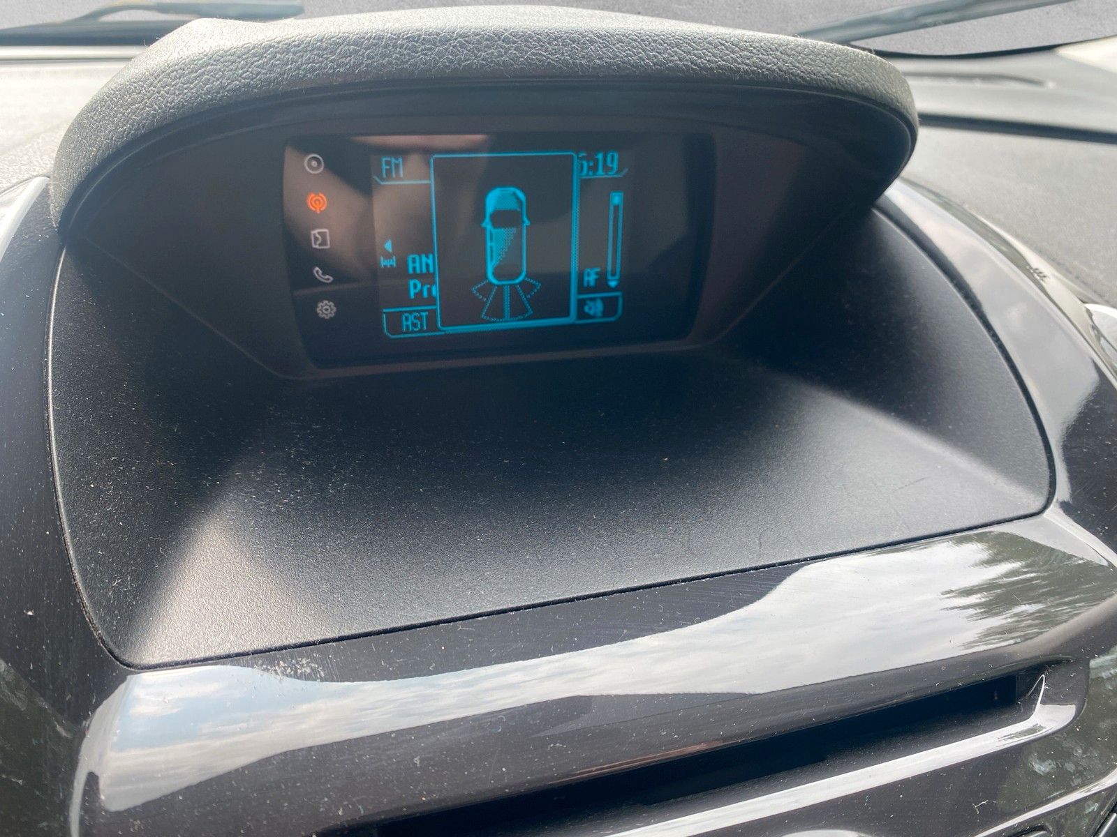 Fahrzeugabbildung Ford Tourneo Courier Titanium