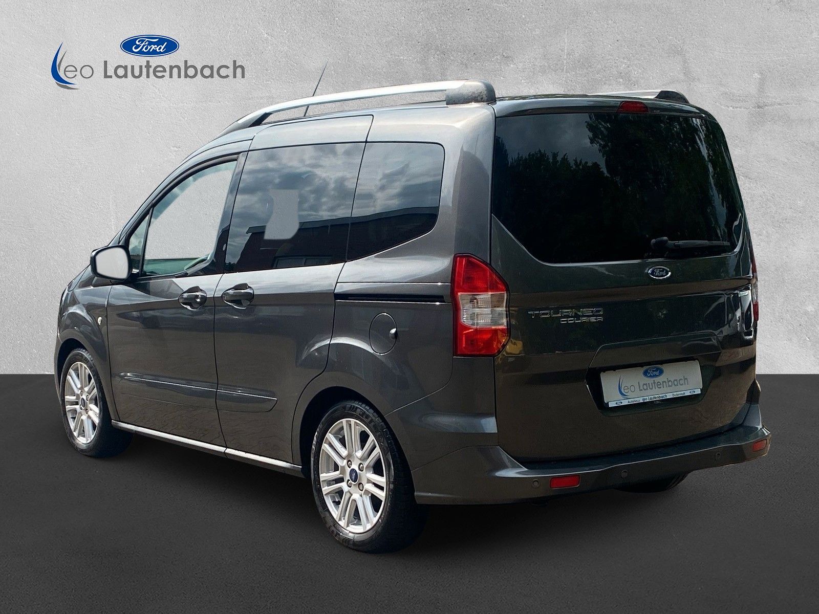 Fahrzeugabbildung Ford Tourneo Courier Titanium
