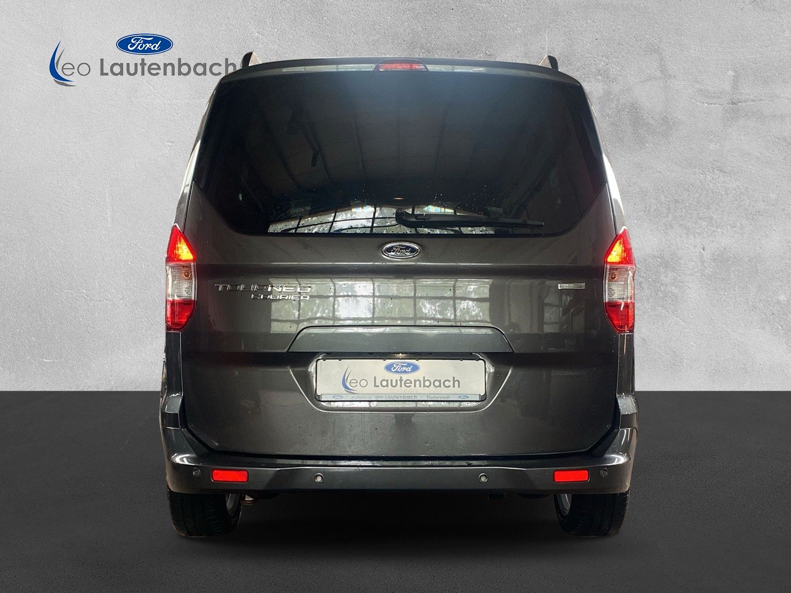 Fahrzeugabbildung Ford Tourneo Courier Titanium