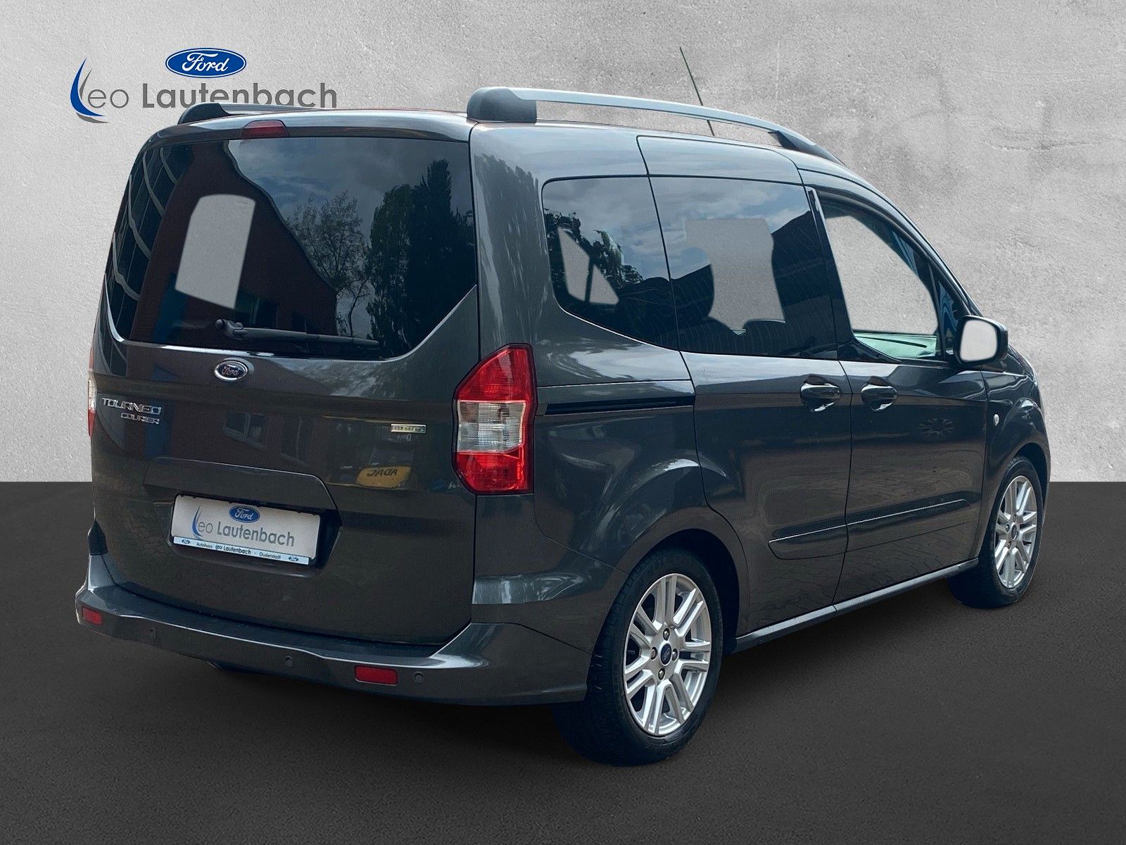 Fahrzeugabbildung Ford Tourneo Courier Titanium