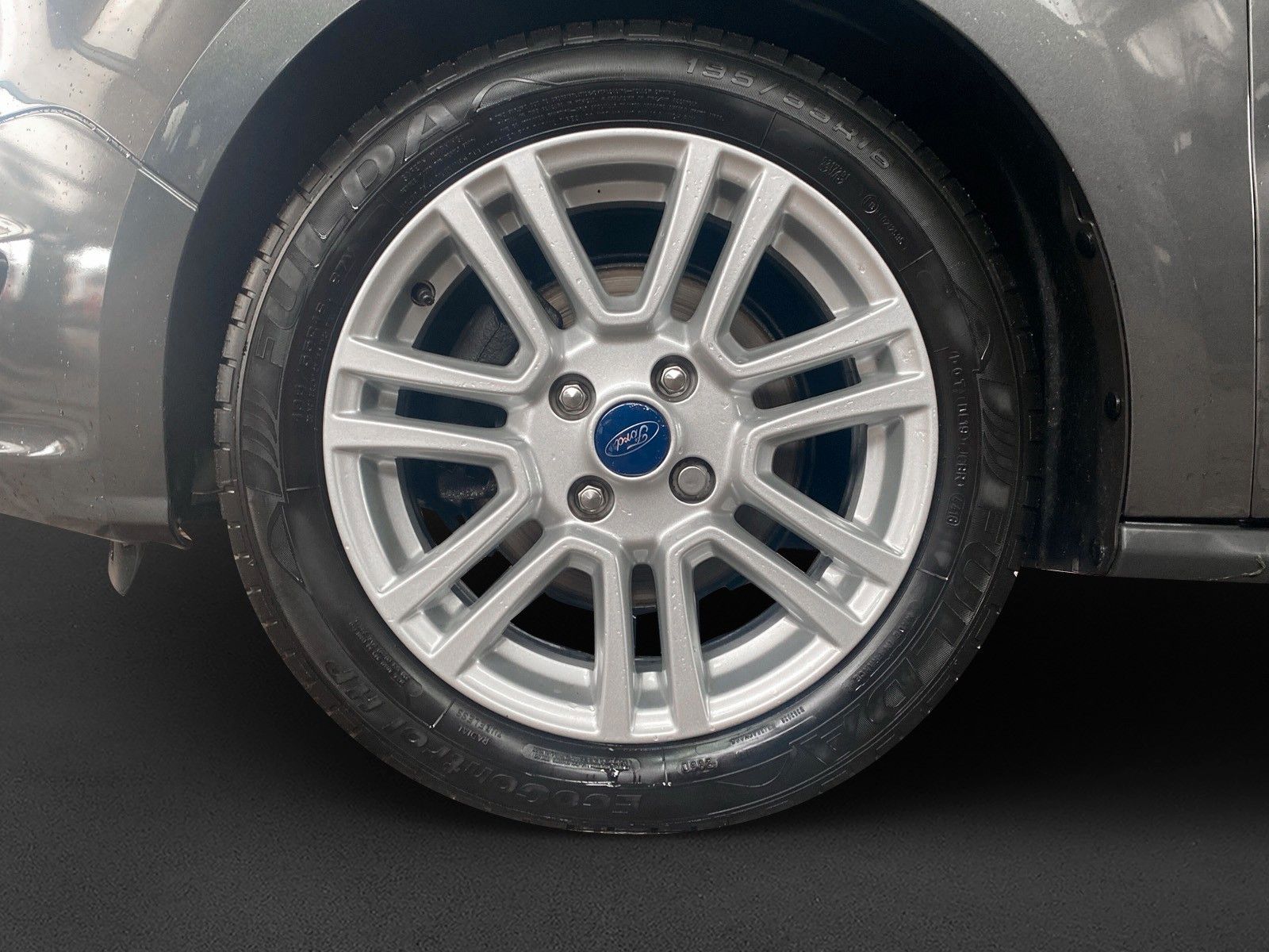 Fahrzeugabbildung Ford Tourneo Courier Titanium