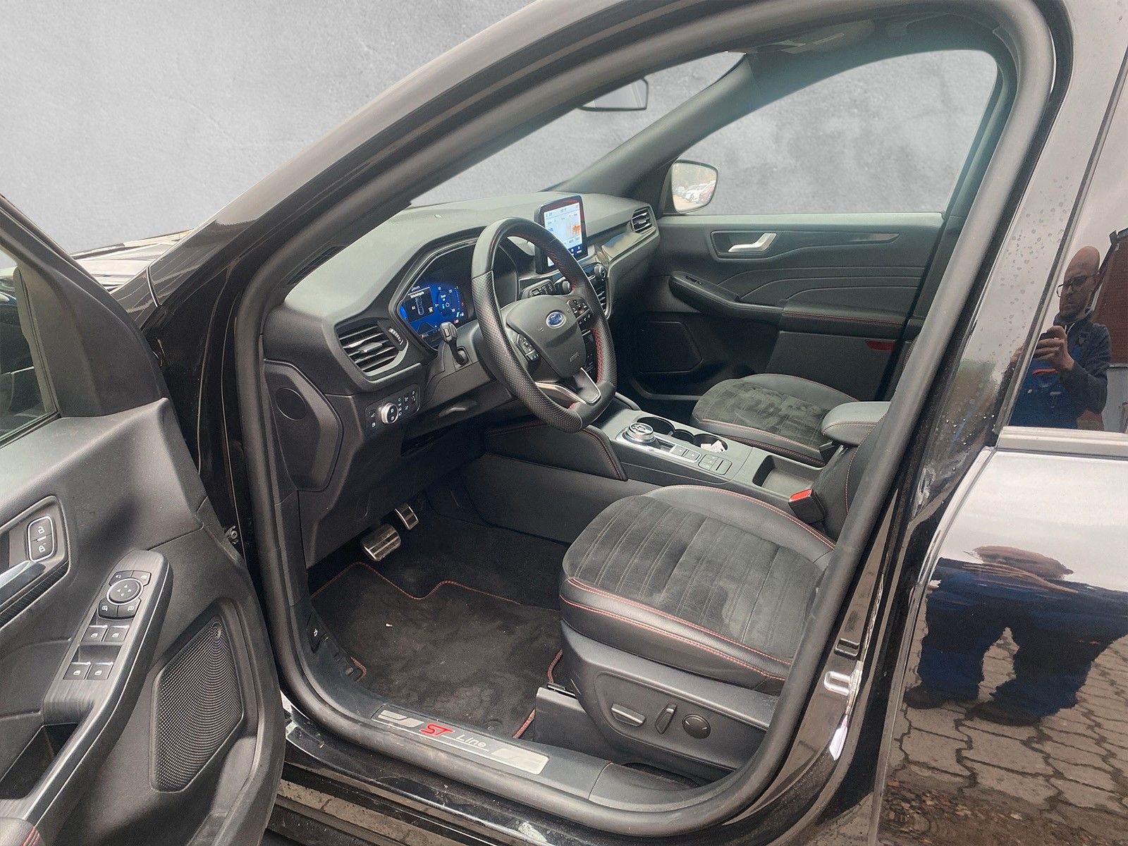 Fahrzeugabbildung Ford Kuga Plug-In Hybrid ST-Line X