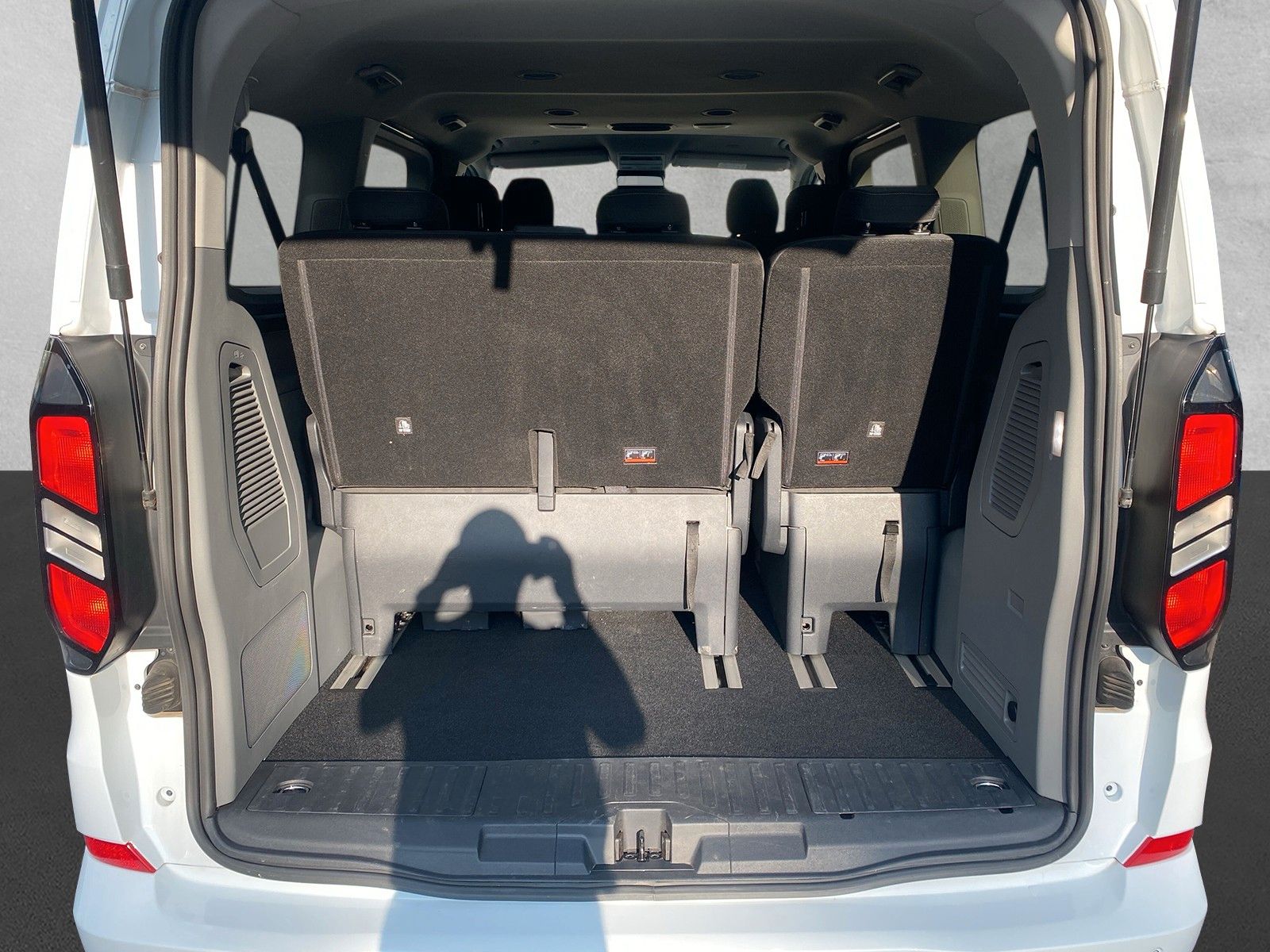 Fahrzeugabbildung Ford Tourneo Custom 2.0 EcoBlue 320 L1 Titanium