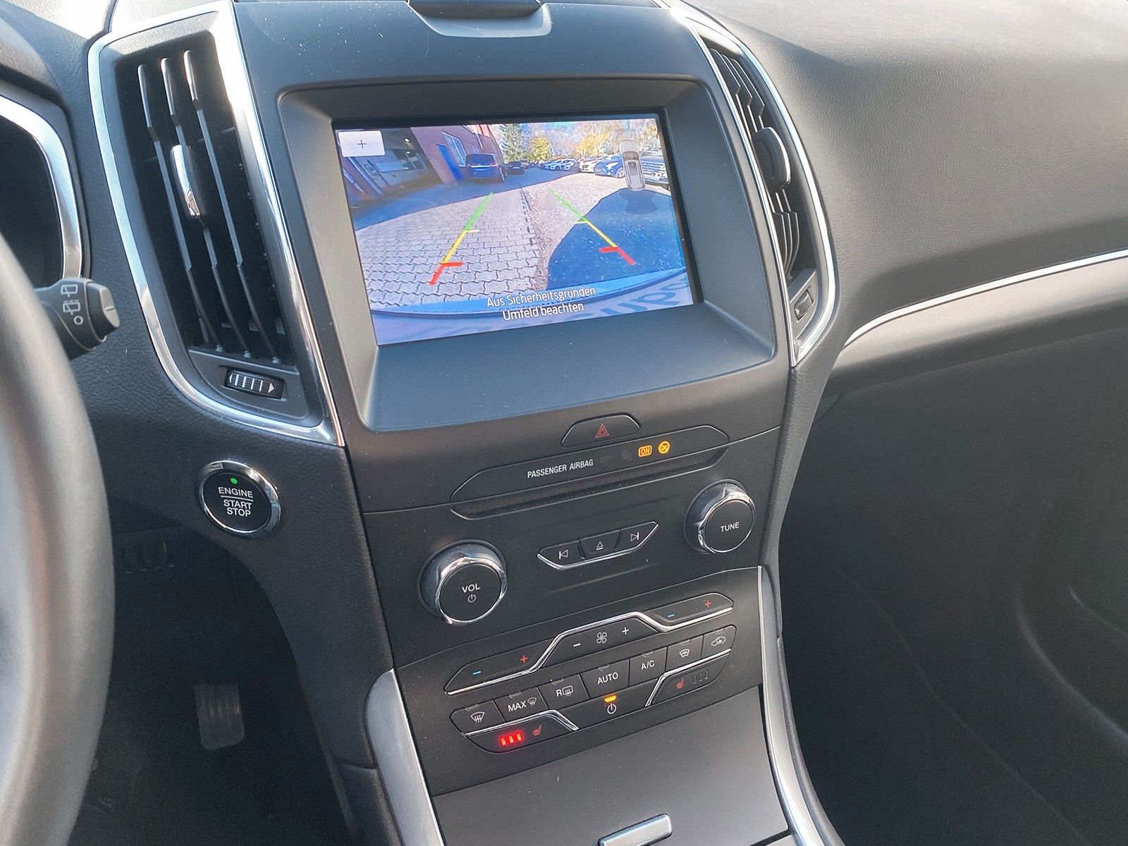 Fahrzeugabbildung Ford S-Max S-MAX Hybrid Titanium