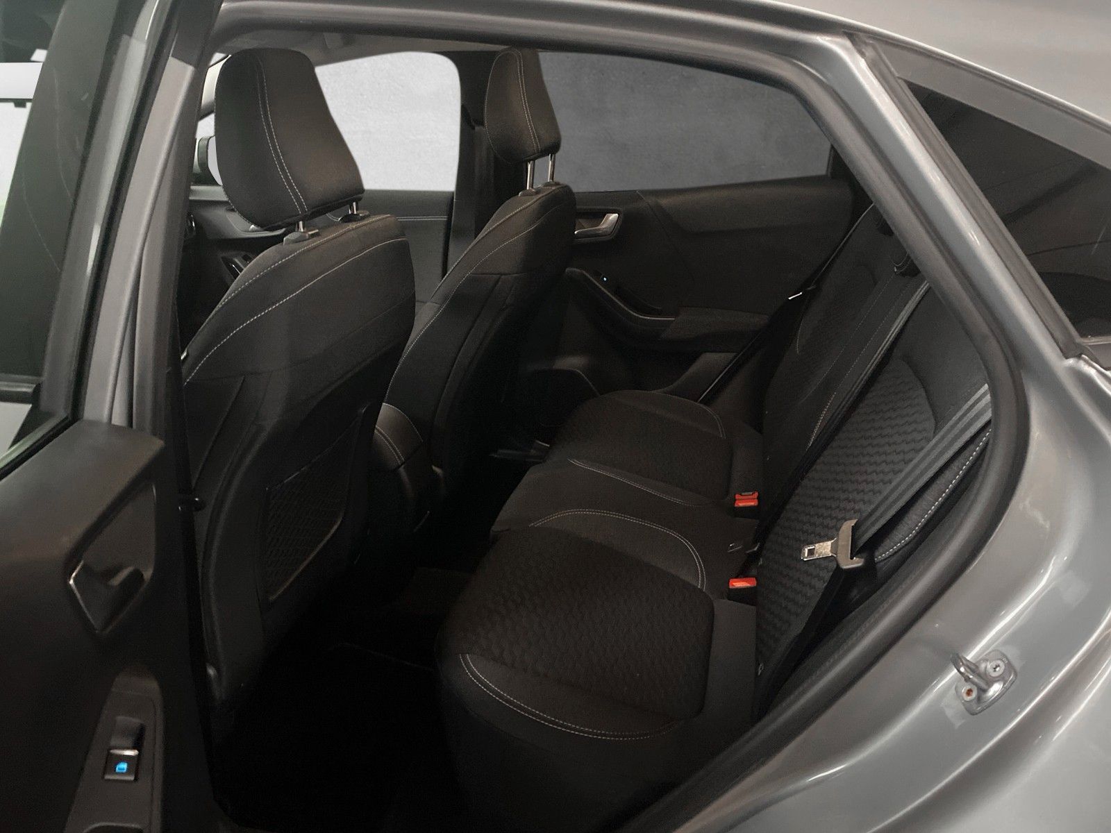 Fahrzeugabbildung Ford Puma Titanium Design