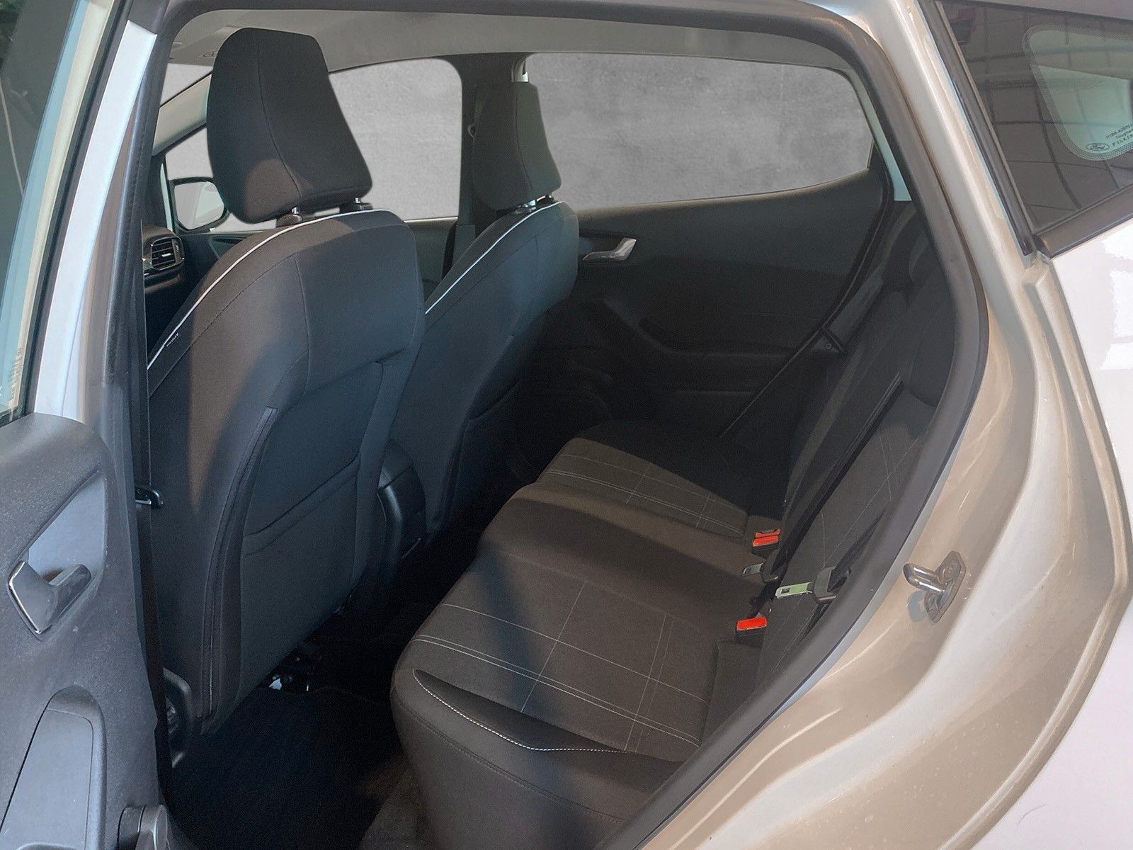 Fahrzeugabbildung Ford Fiesta Cool & Connect 5-türig