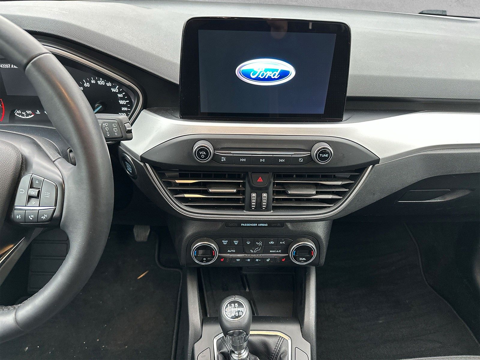 Fahrzeugabbildung Ford Focus Turnier Cool & Connect