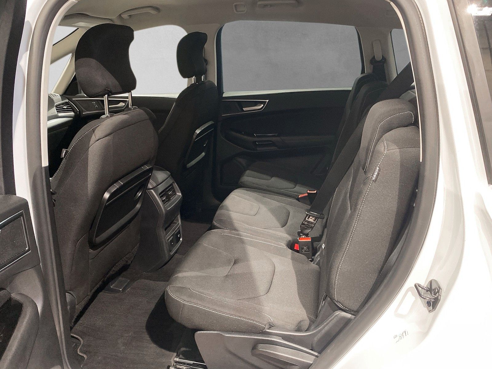 Fahrzeugabbildung Ford S-Max S-MAX Hybrid Titanium