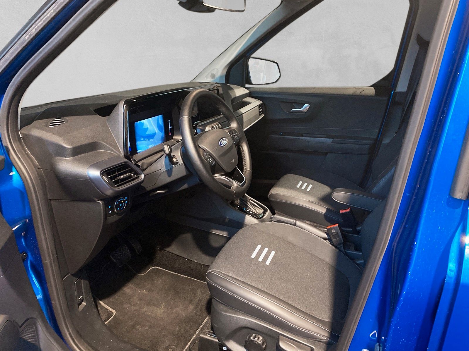 Fahrzeugabbildung Ford Tourneo Courier Active Automatik