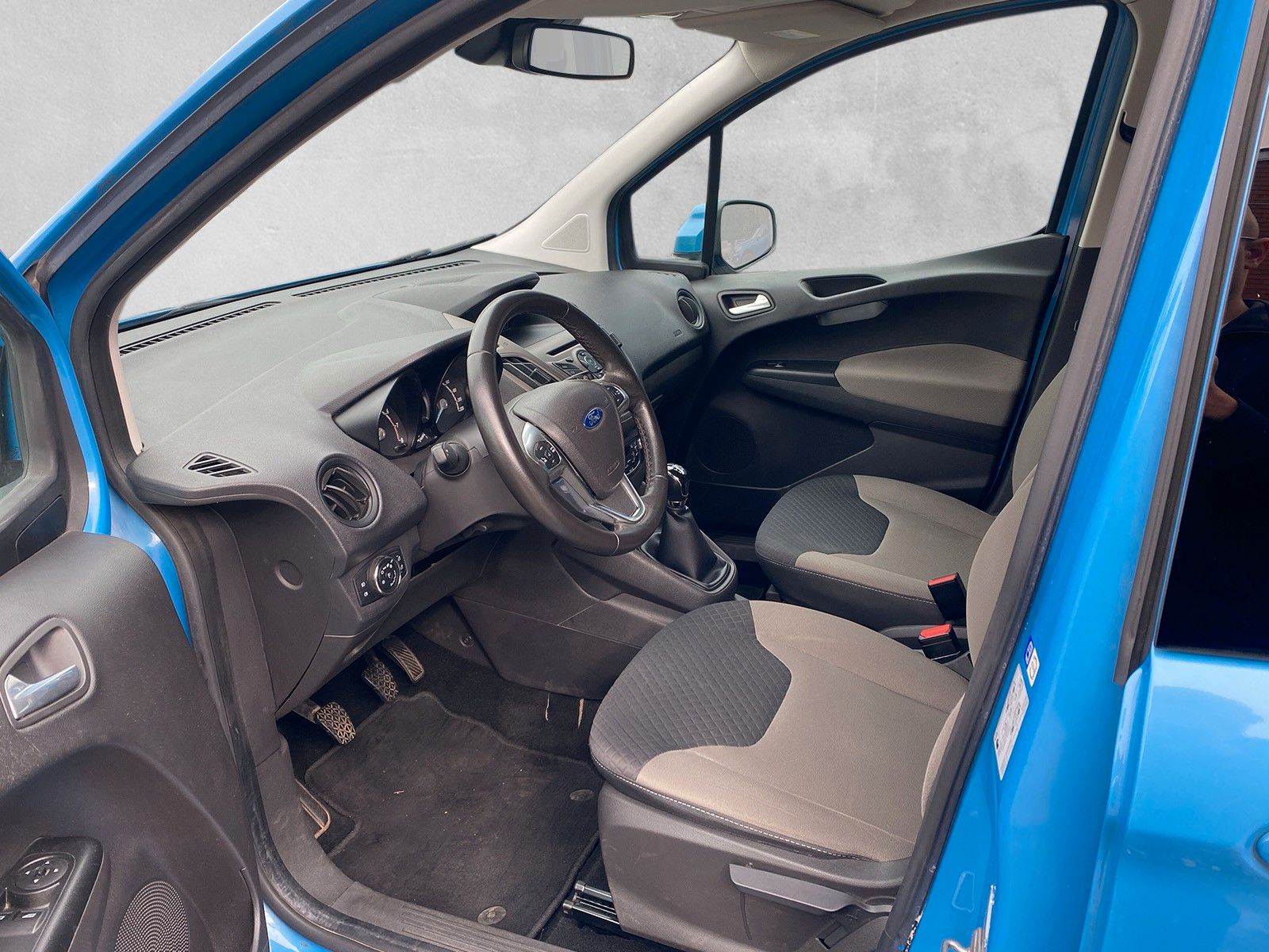 Fahrzeugabbildung Ford Tourneo Courier Trend