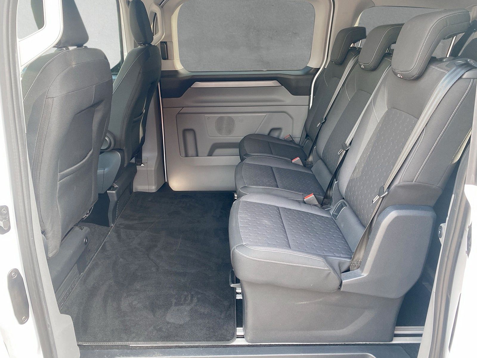 Fahrzeugabbildung Ford Tourneo Custom 2.0 EcoBlue 320 L1 Titanium