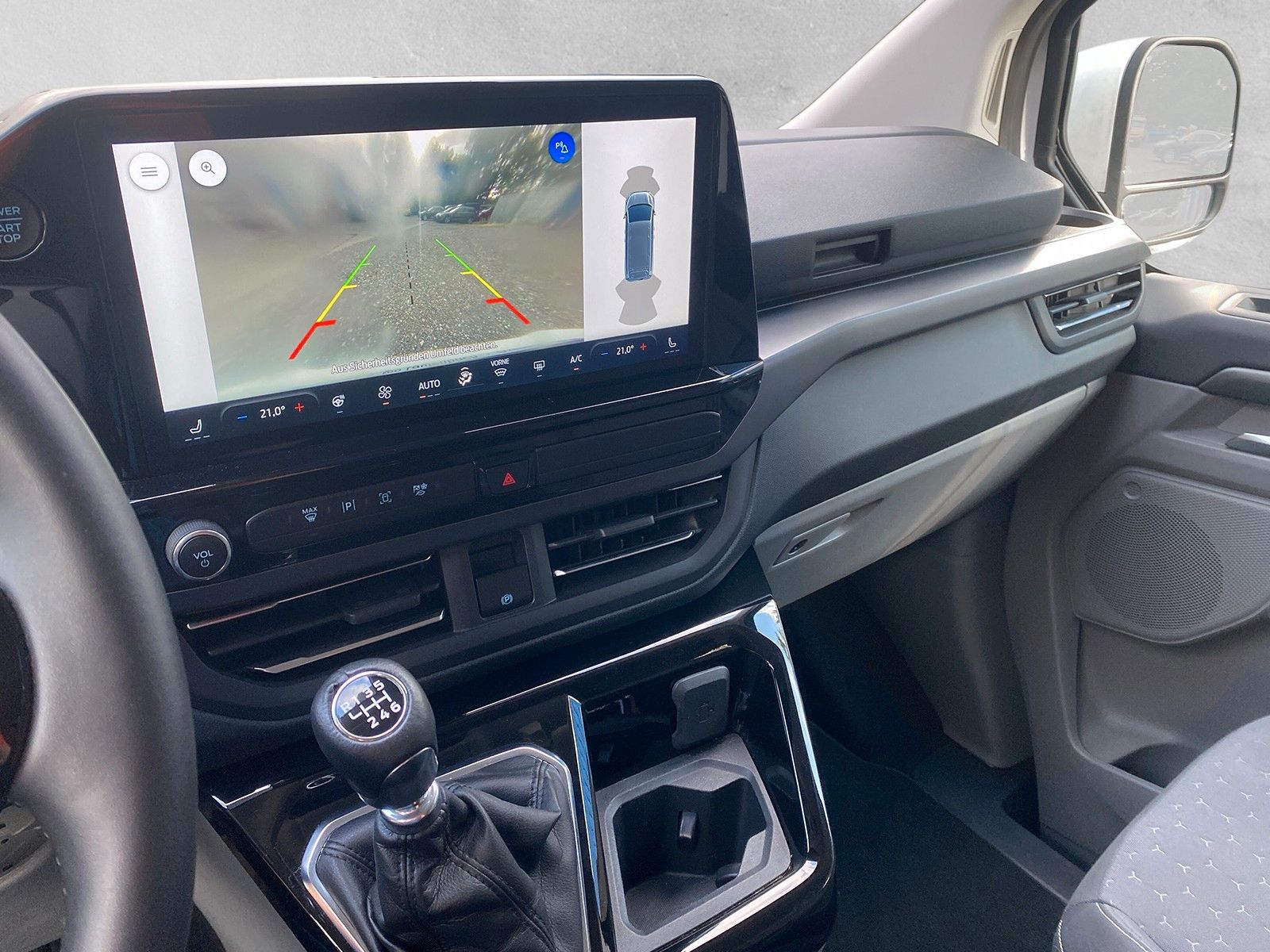 Fahrzeugabbildung Ford Tourneo Custom 2.0 EcoBlue 320 L1 Titanium