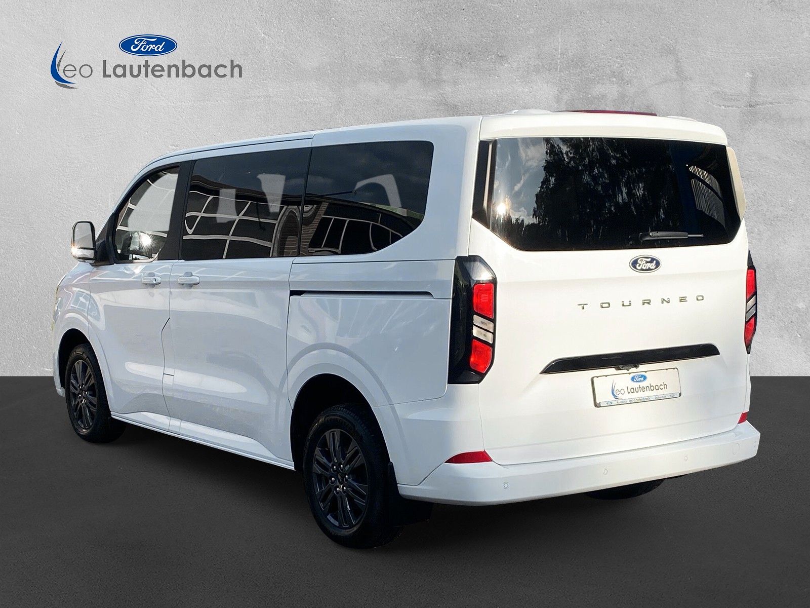 Fahrzeugabbildung Ford Tourneo Custom 2.0 EcoBlue 320 L1 Titanium