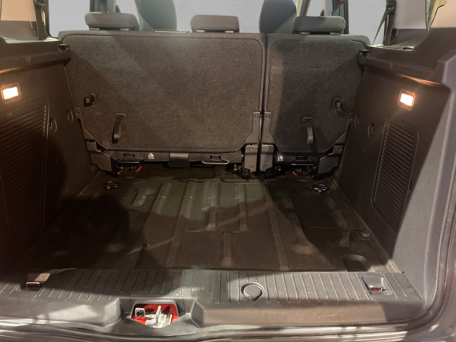 Fahrzeugabbildung Ford Transit Connect Kombi Trend