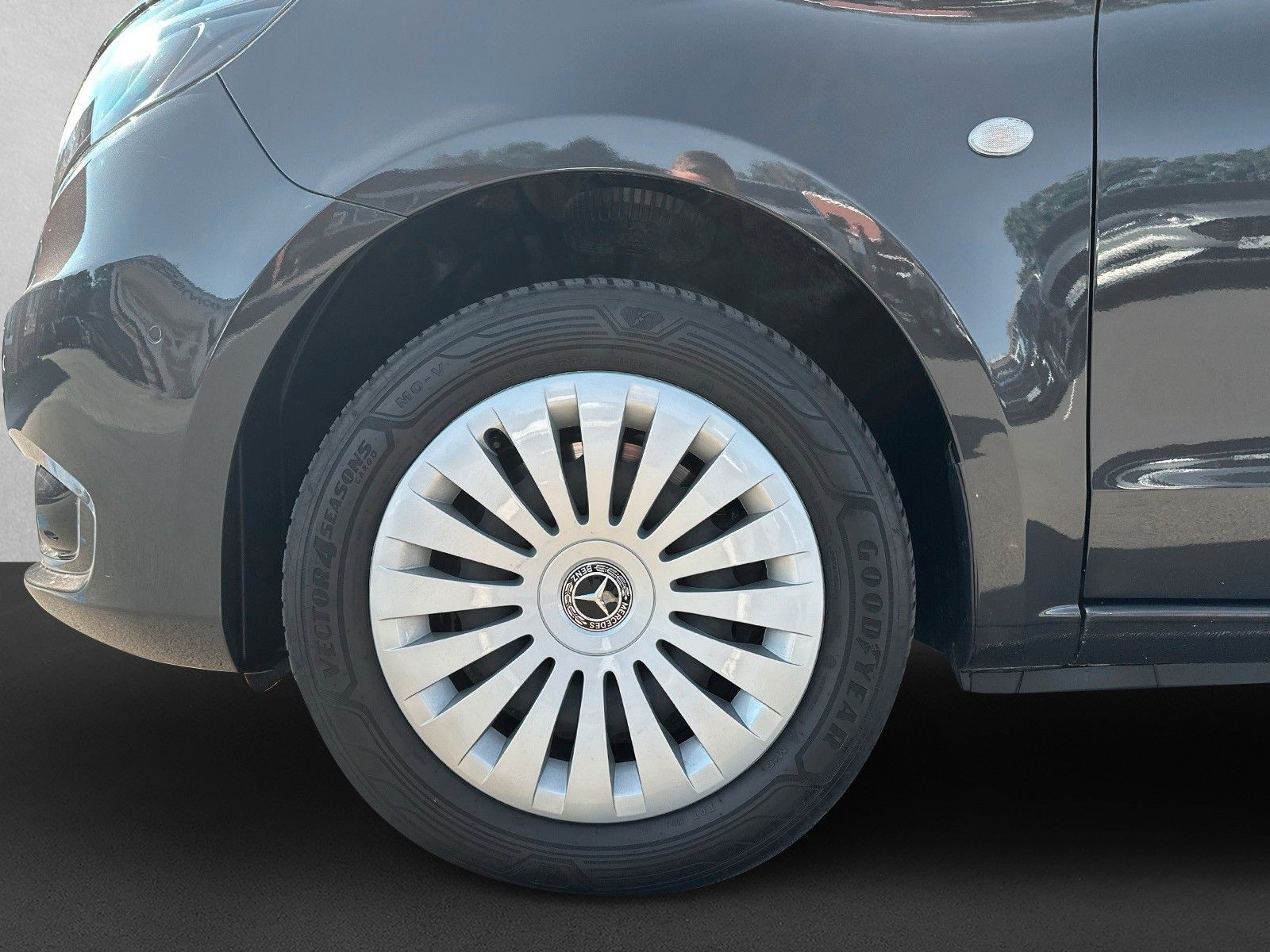 Fahrzeugabbildung Mercedes-Benz Vito Tourer CDI Pro 4x4 lang