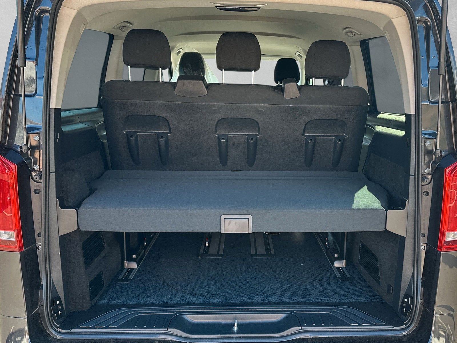 Fahrzeugabbildung Mercedes-Benz Vito Tourer CDI Pro 4x4 lang