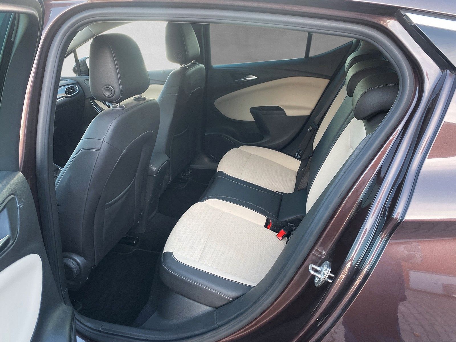 Fahrzeugabbildung Opel Astra K Lim. 5-trg. Innovation Start/Stop