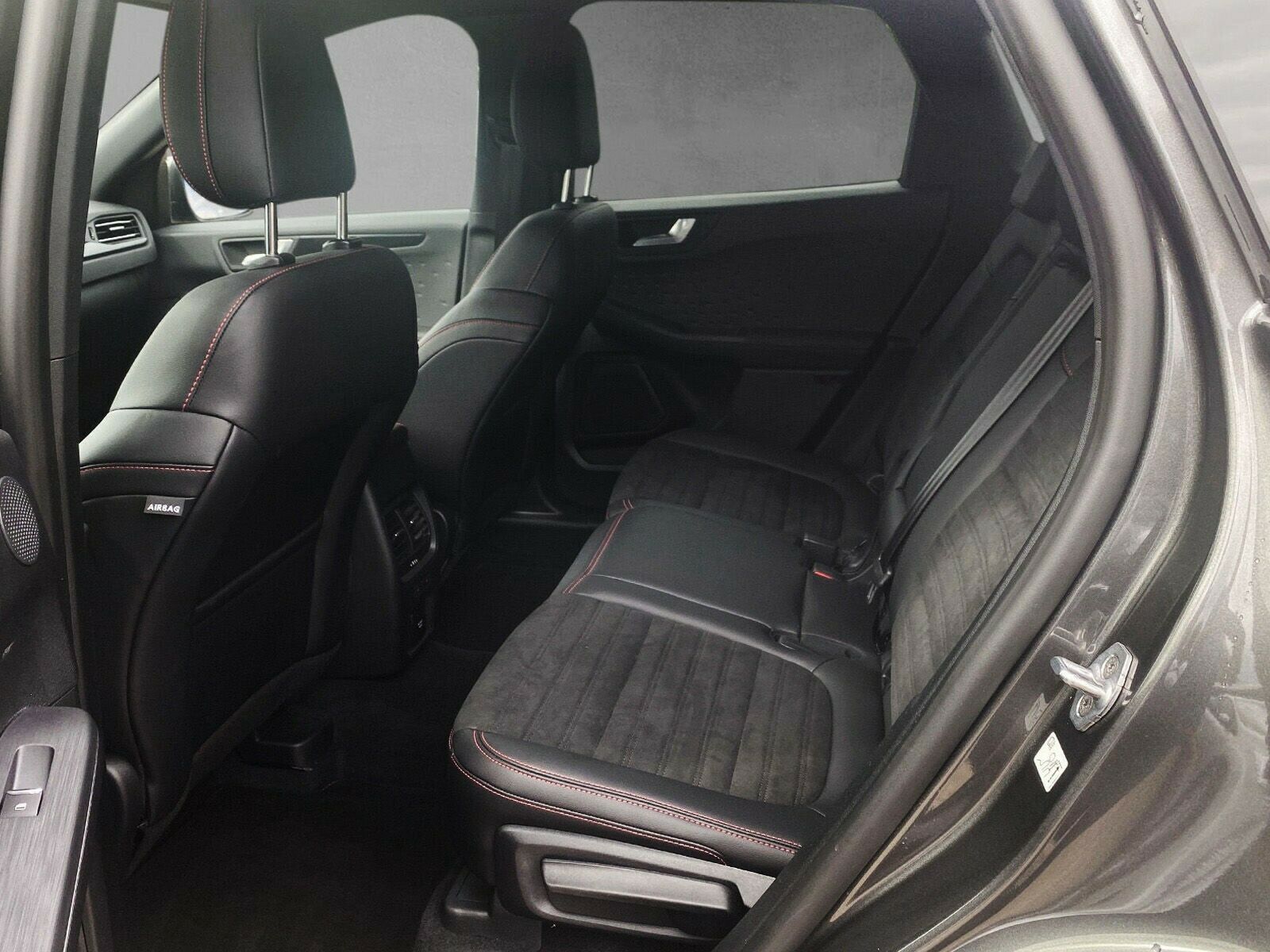 Fahrzeugabbildung Ford Kuga ST-Line X 2x4