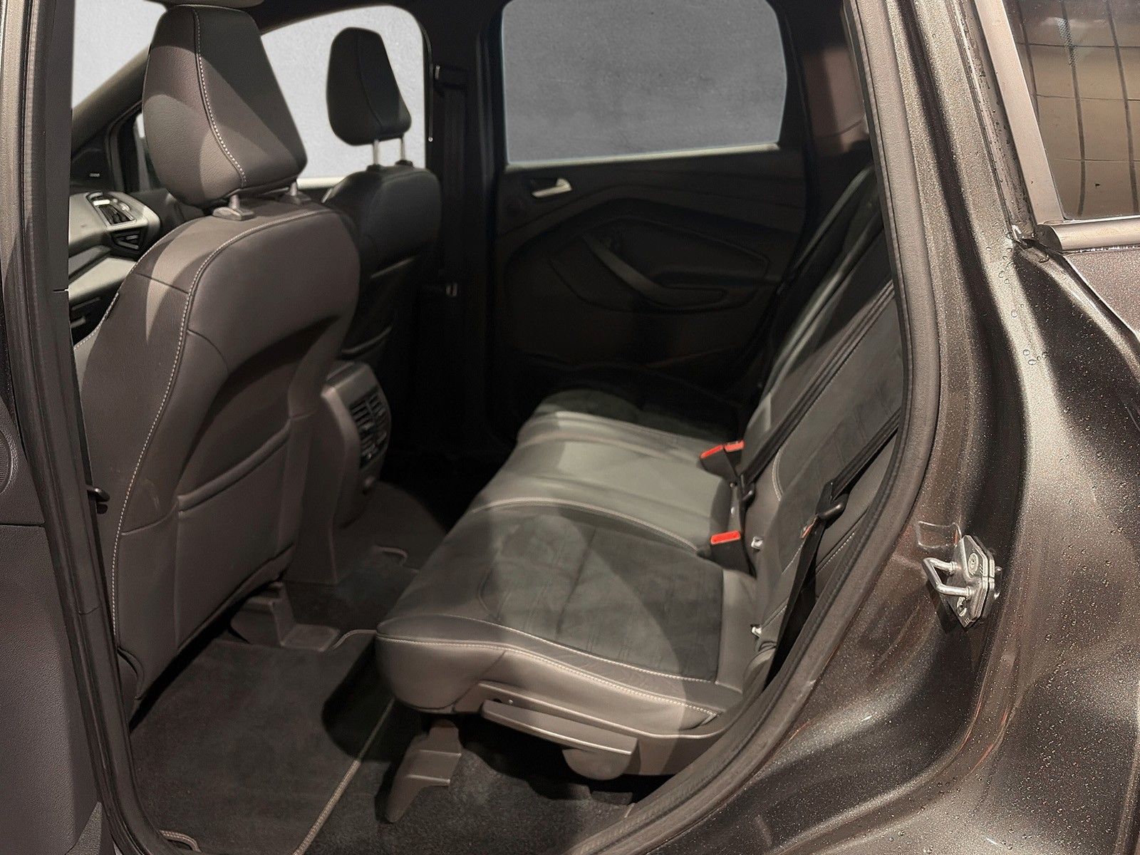 Fahrzeugabbildung Ford Kuga ST-Line 4x4