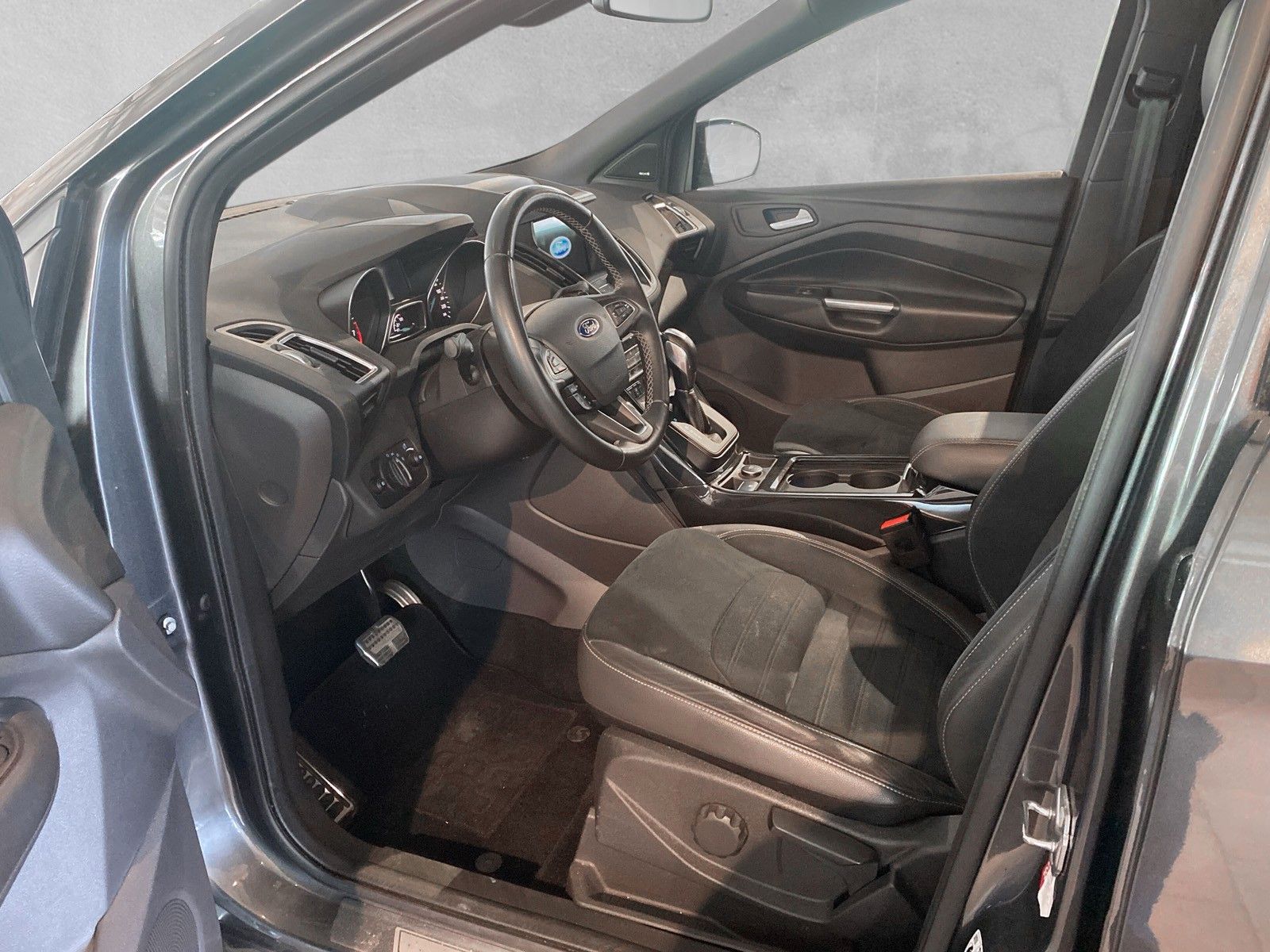 Fahrzeugabbildung Ford Kuga ST-Line 2x4