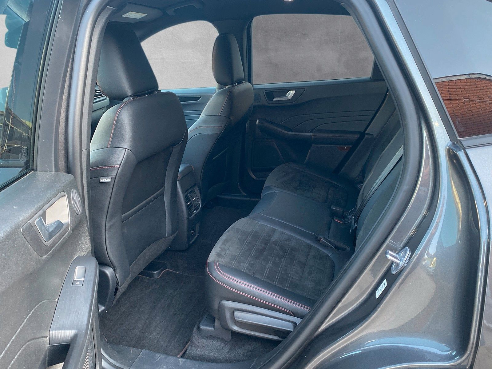 Fahrzeugabbildung Ford Kuga Plug-In Hybrid ST-Line X