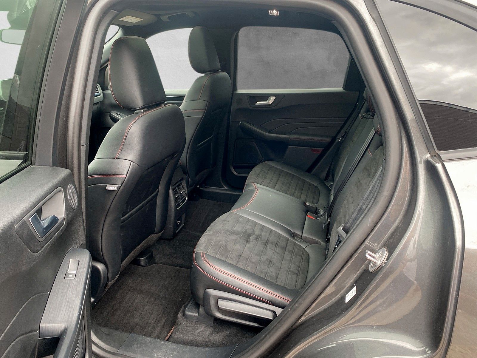 Fahrzeugabbildung Ford Kuga Hybrid ST-Line X  4x4