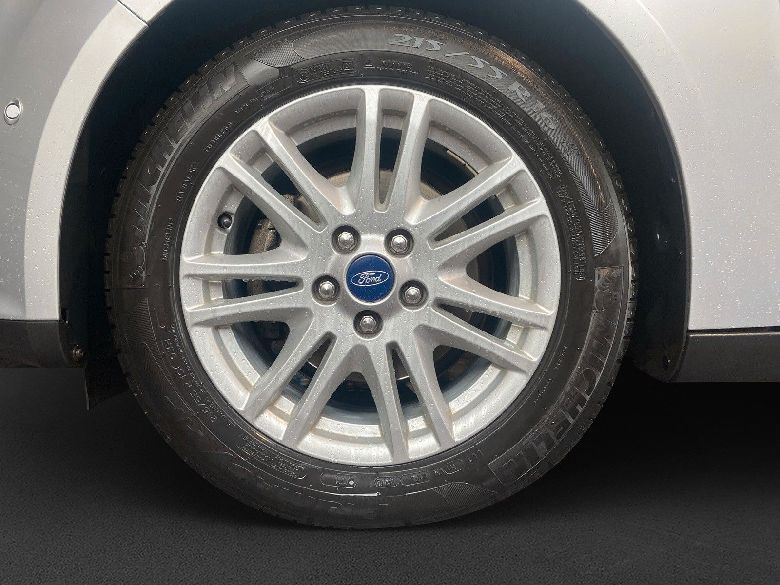 Fahrzeugabbildung Ford Focus Turnier Titanium