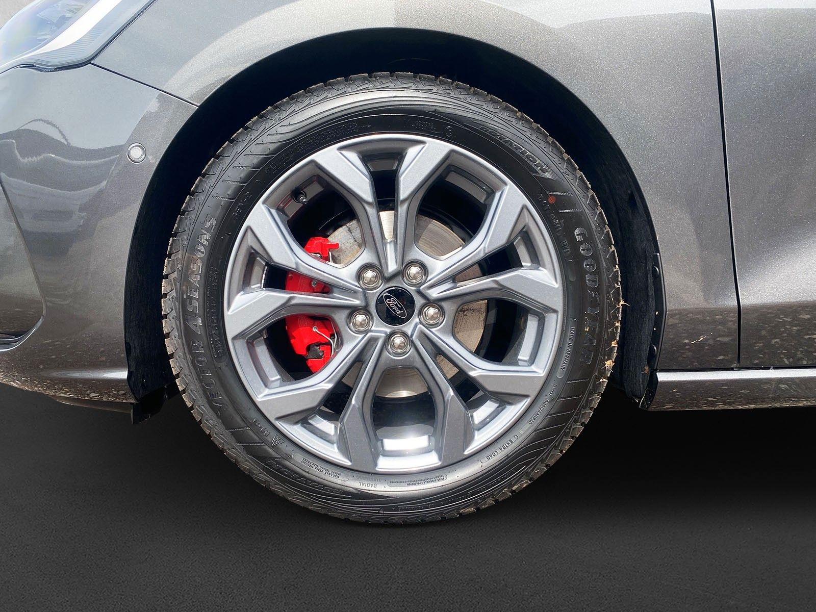 Fahrzeugabbildung Ford Focus Lim. ST-Line