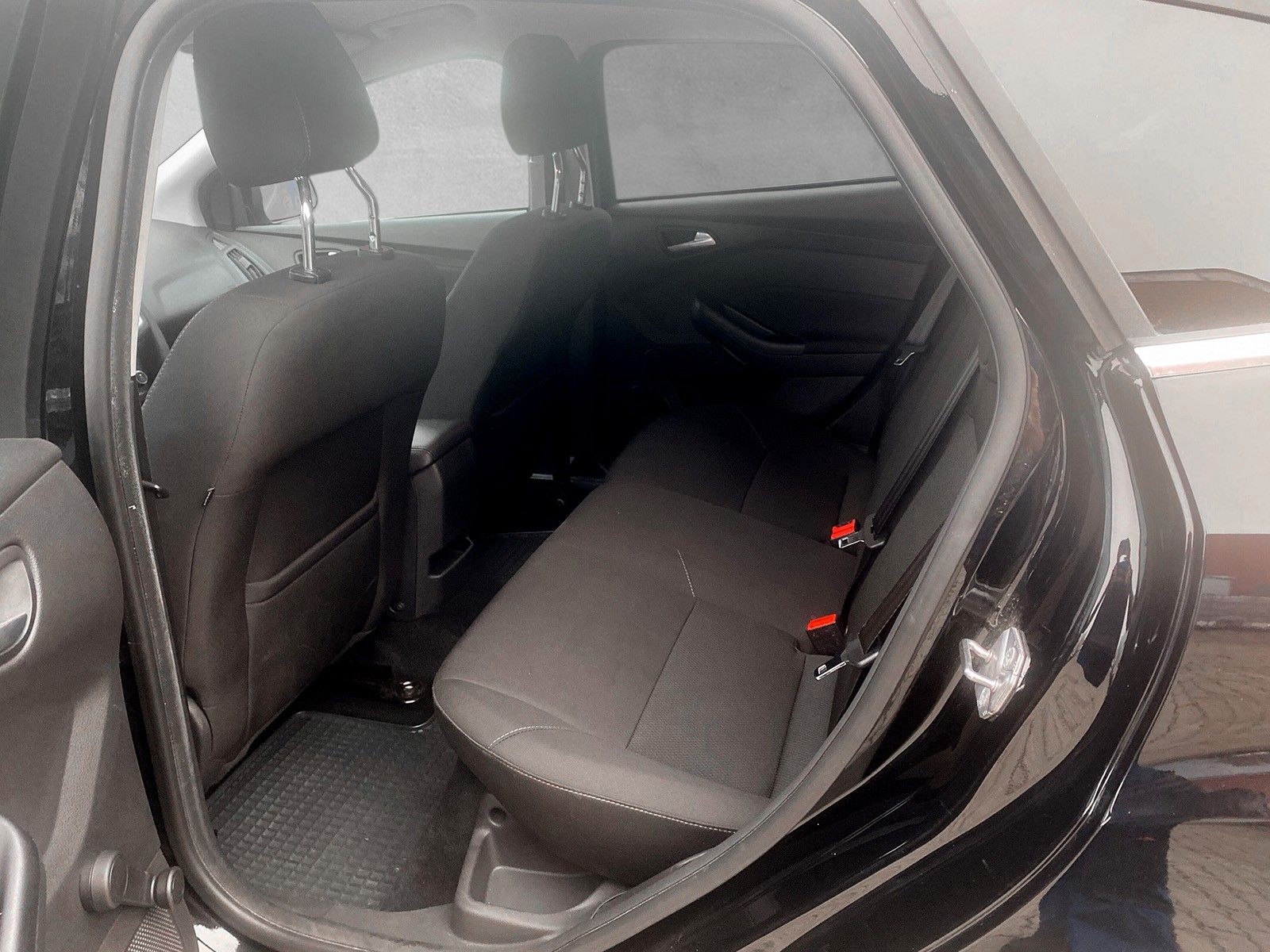 Fahrzeugabbildung Ford Focus Lim. Cool & Connect