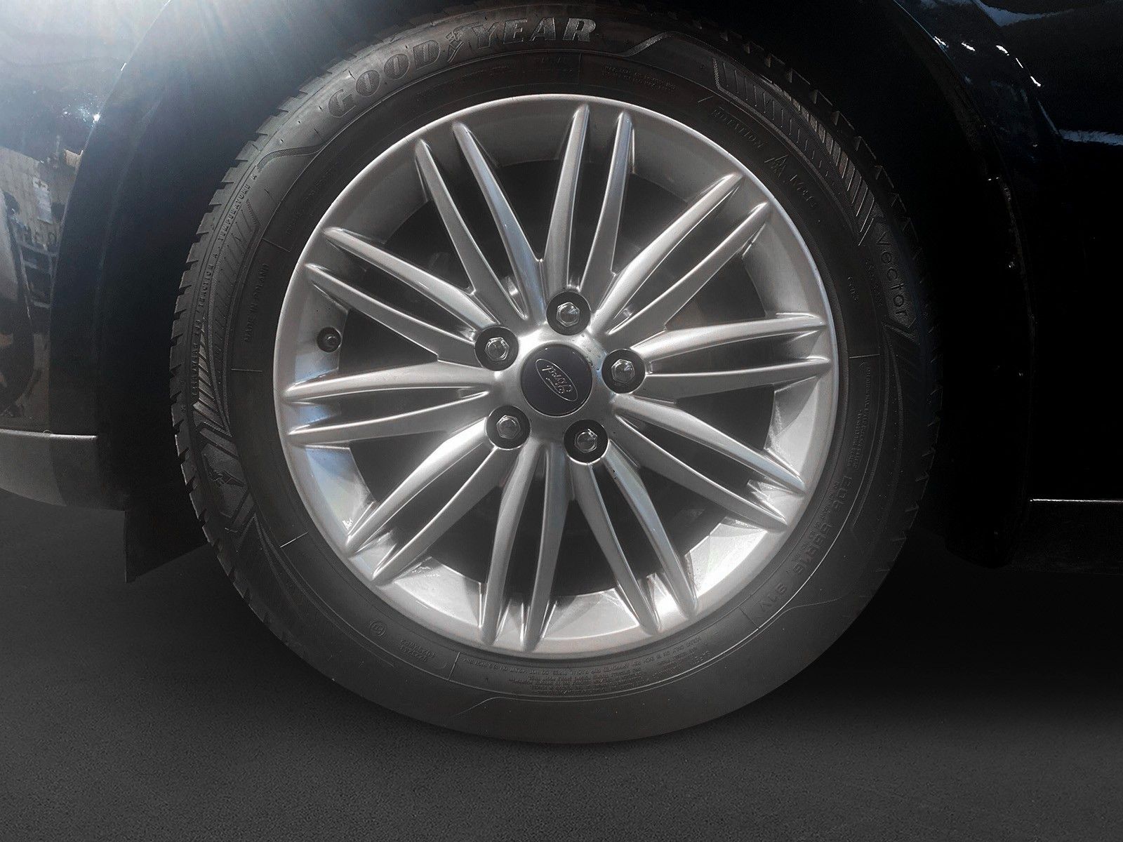 Fahrzeugabbildung Ford Focus Lim. Cool & Connect