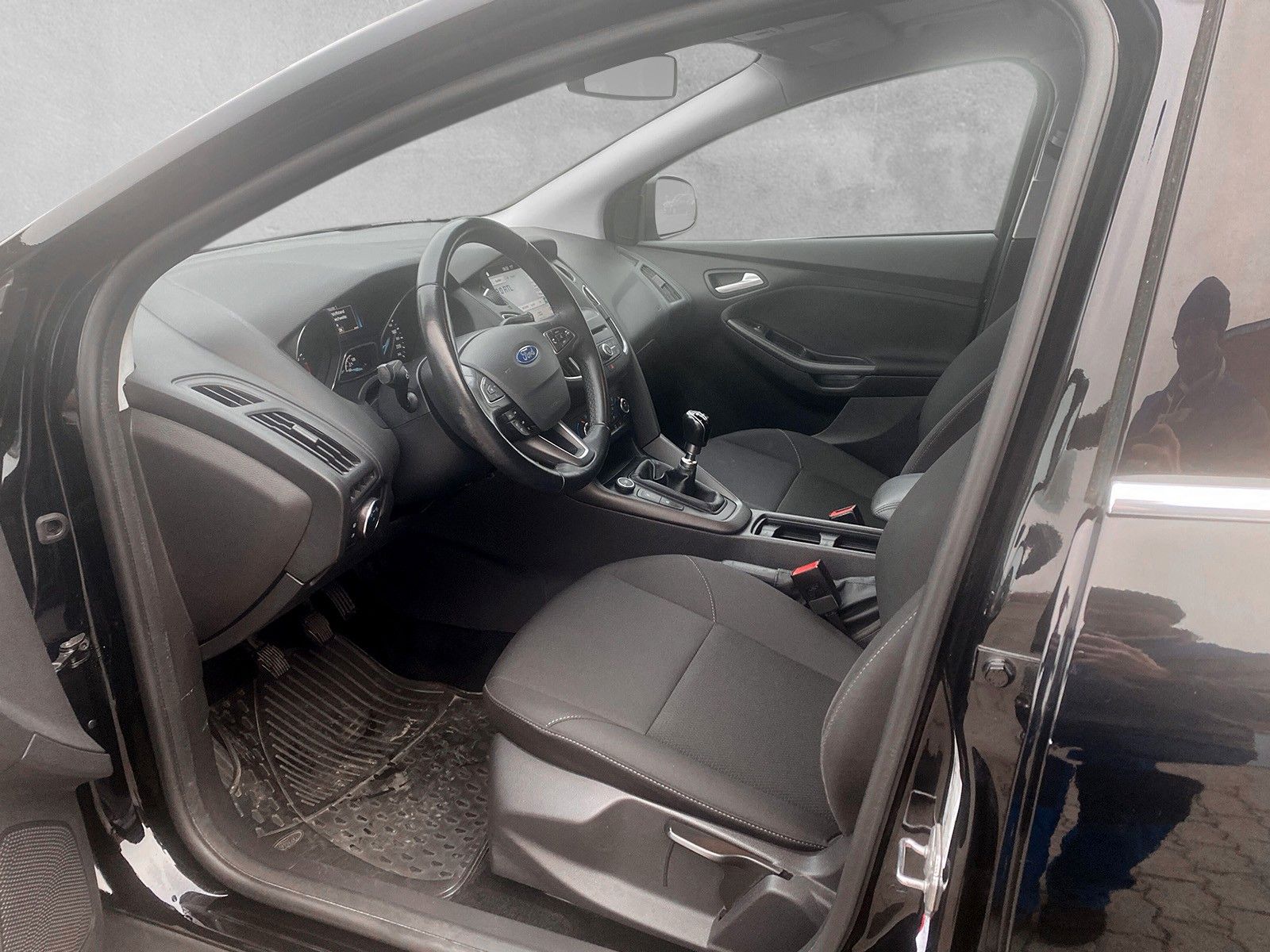 Fahrzeugabbildung Ford Focus Lim. Cool & Connect