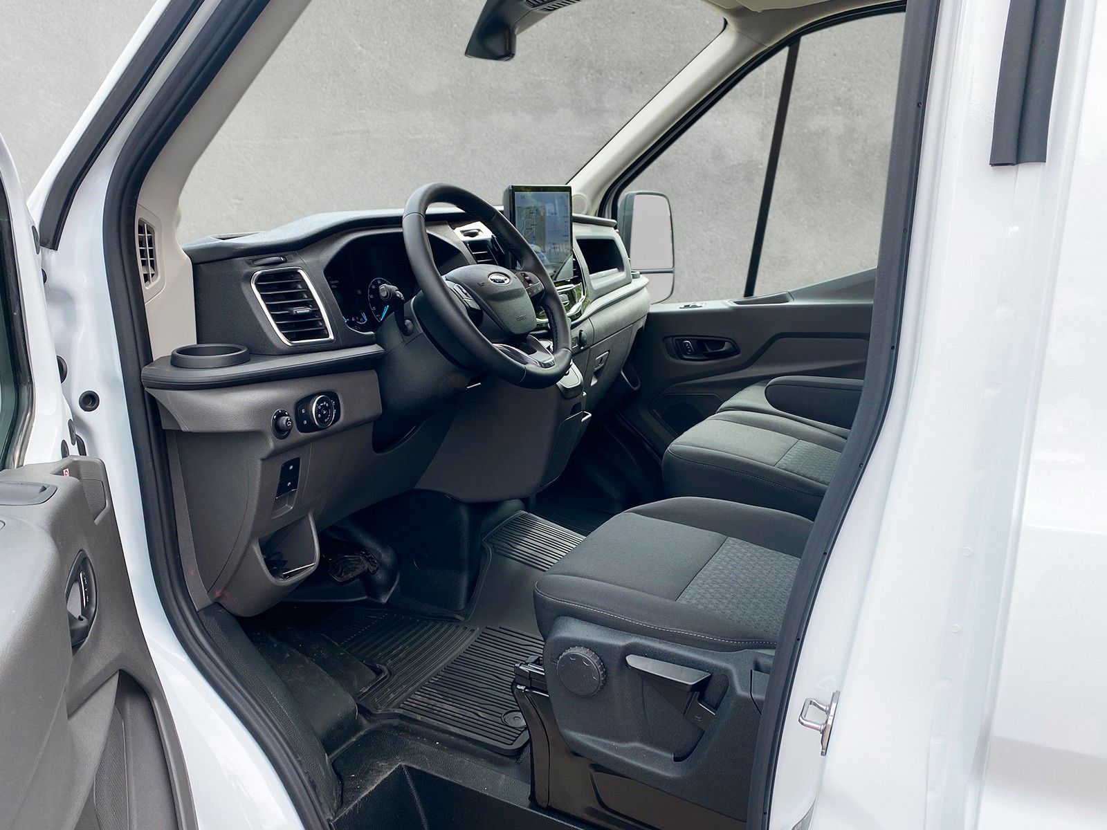 Fahrzeugabbildung Ford E-Transit 350 L3 Kasten Hochdach Trend