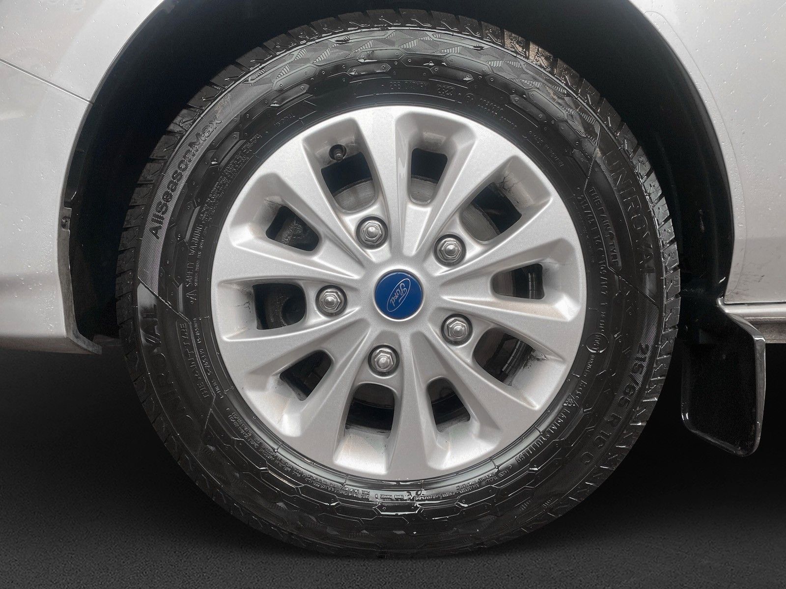 Fahrzeugabbildung Ford Custom Kombi 320 L2 Trend