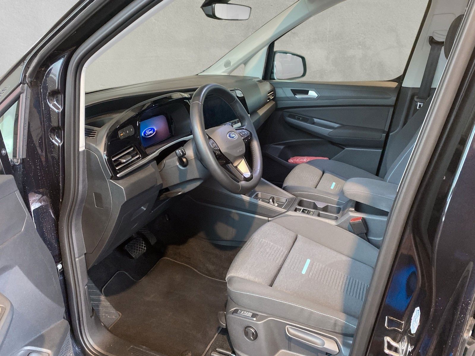 Fahrzeugabbildung Ford Connect PHEV Active