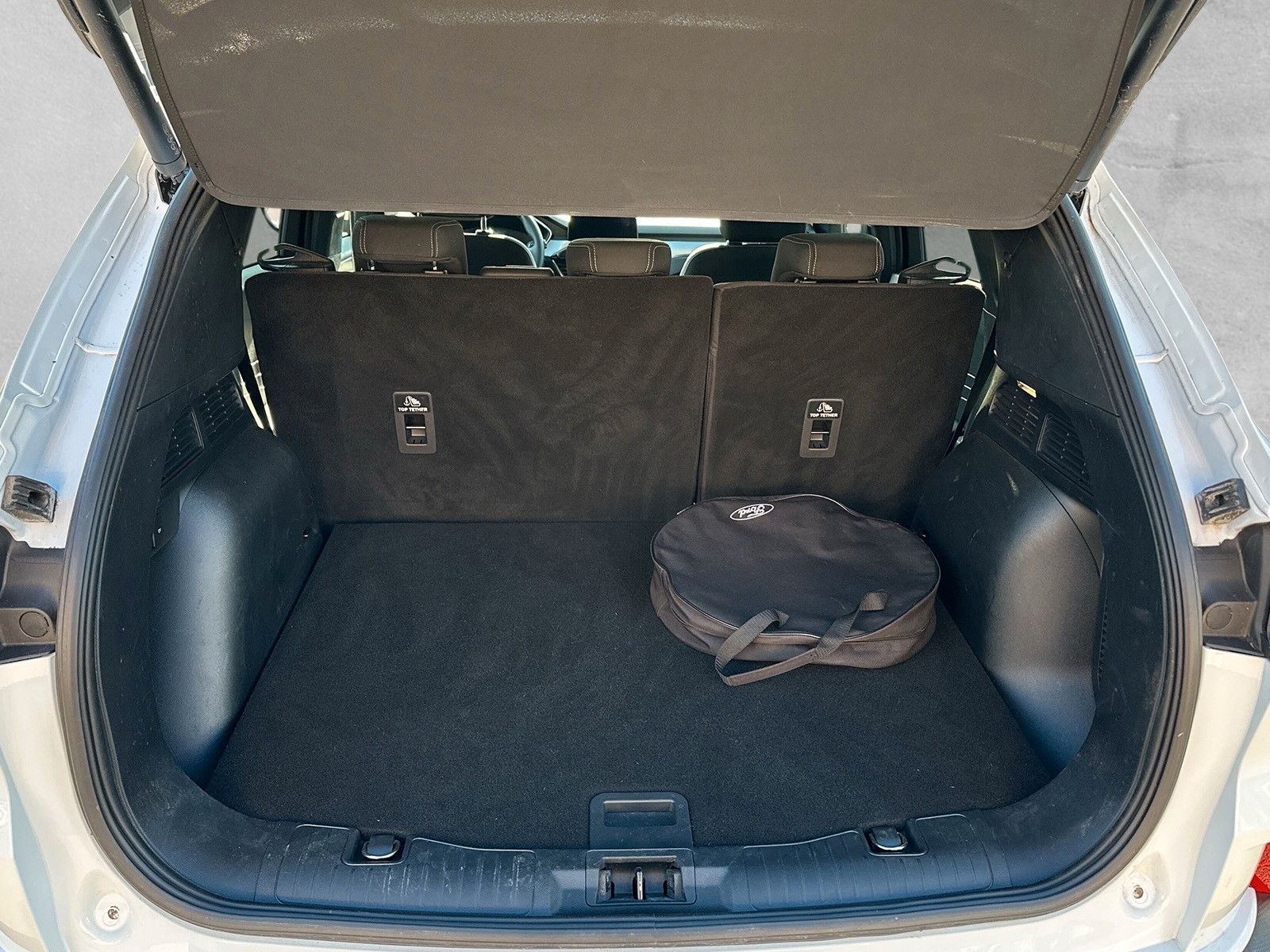 Fahrzeugabbildung Ford Kuga Plug-In Hybrid Titanium