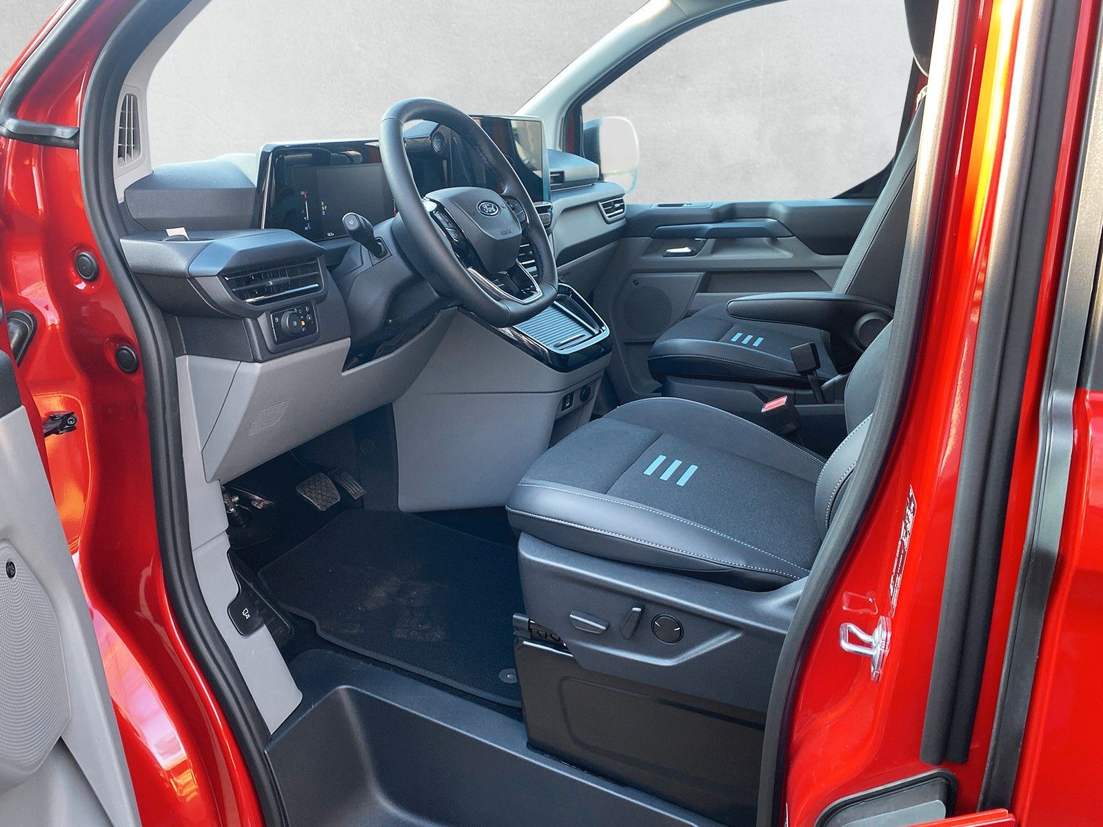 Fahrzeugabbildung Ford Tourneo Custom L1 Active PHEV