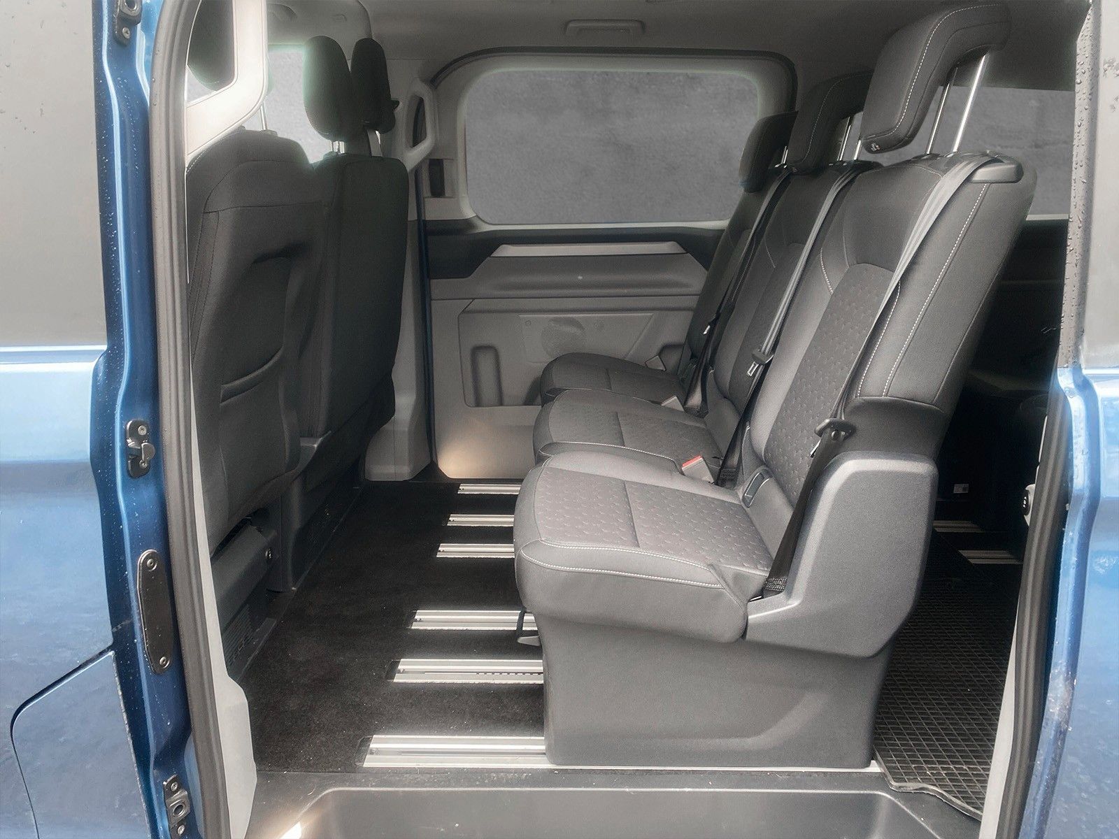 Fahrzeugabbildung Ford Tourneo Custom 320 L2 Titanium 9-Sitzer