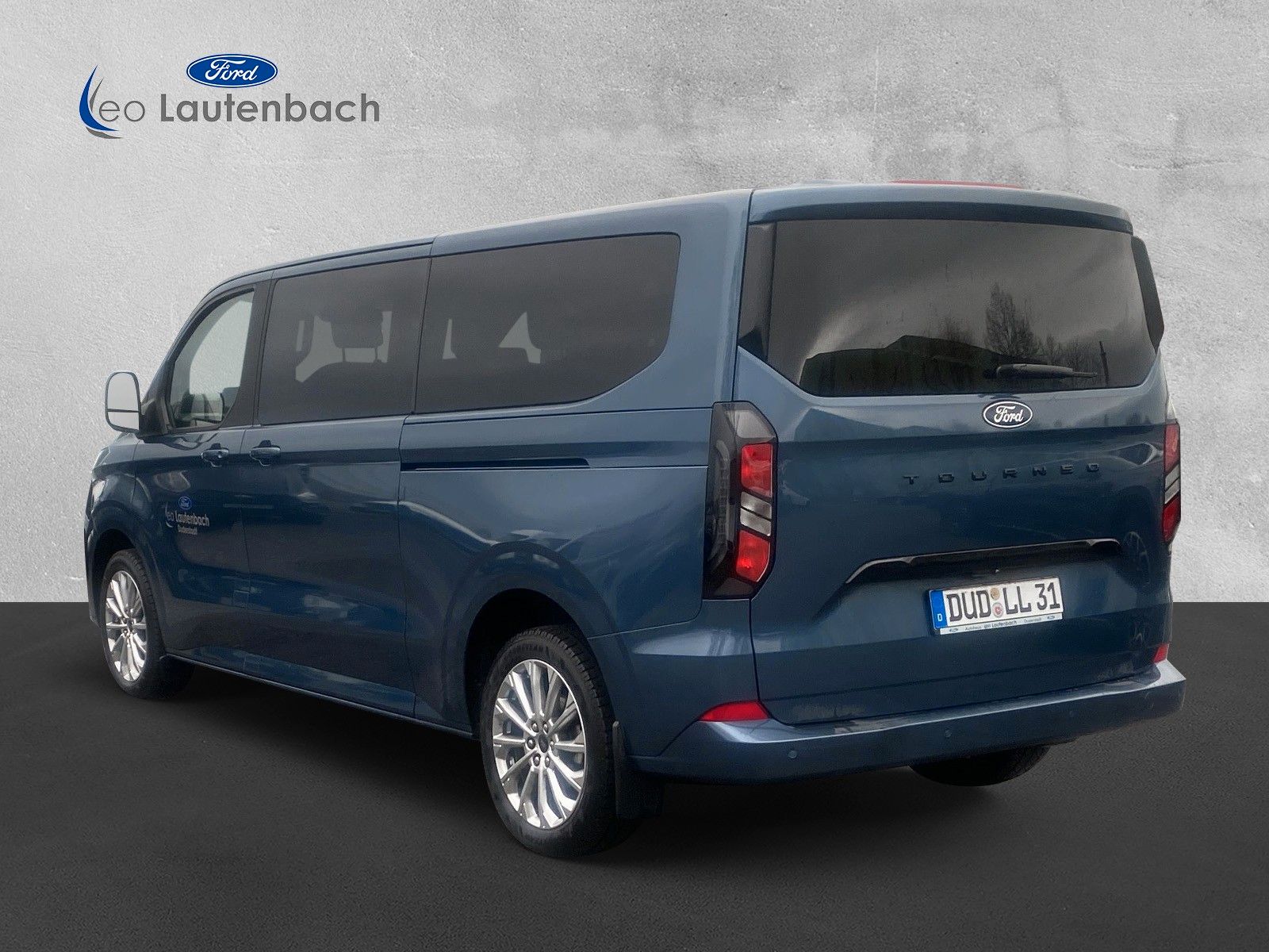 Fahrzeugabbildung Ford Tourneo Custom 320 L2 Titanium 9-Sitzer