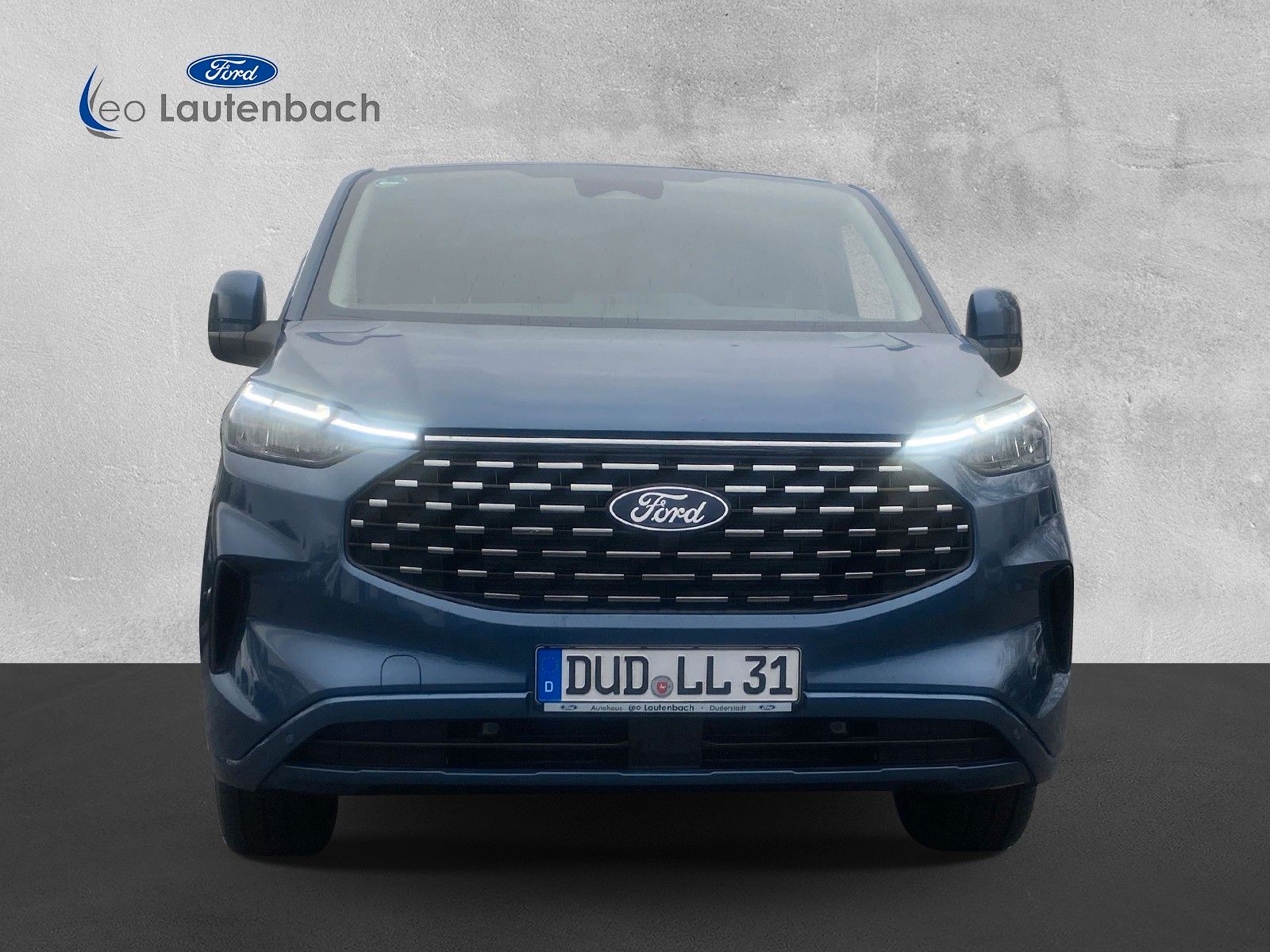 Fahrzeugabbildung Ford Tourneo Custom 320 L2 Titanium 9-Sitzer