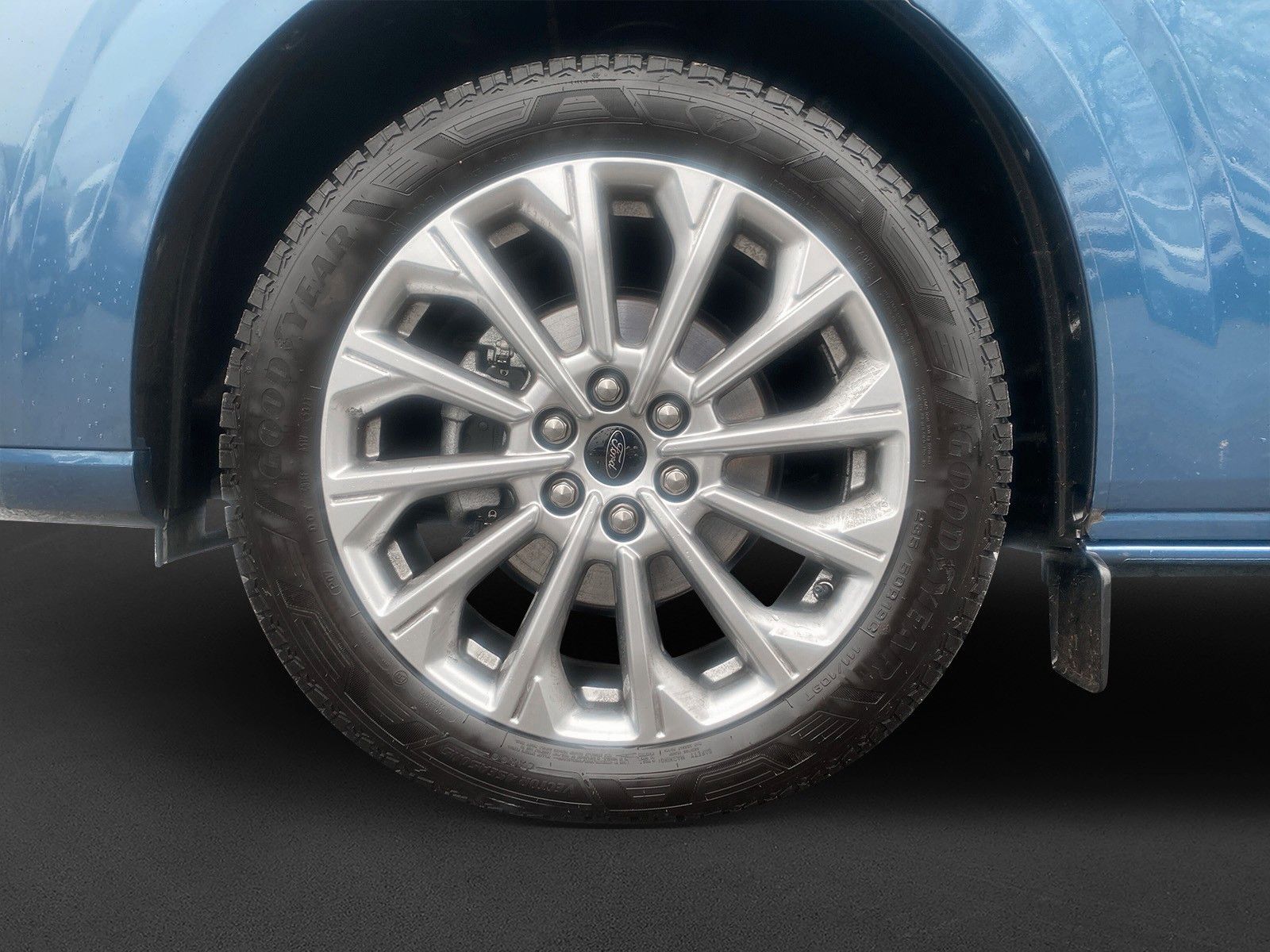 Fahrzeugabbildung Ford Tourneo Custom 320 L2 Titanium 9-Sitzer