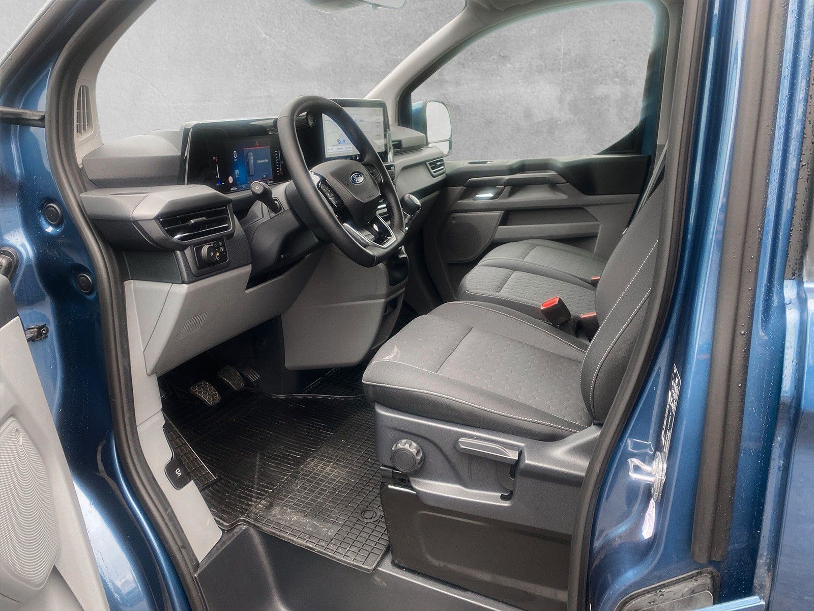 Fahrzeugabbildung Ford Tourneo Custom 320 L2 Titanium 9-Sitzer