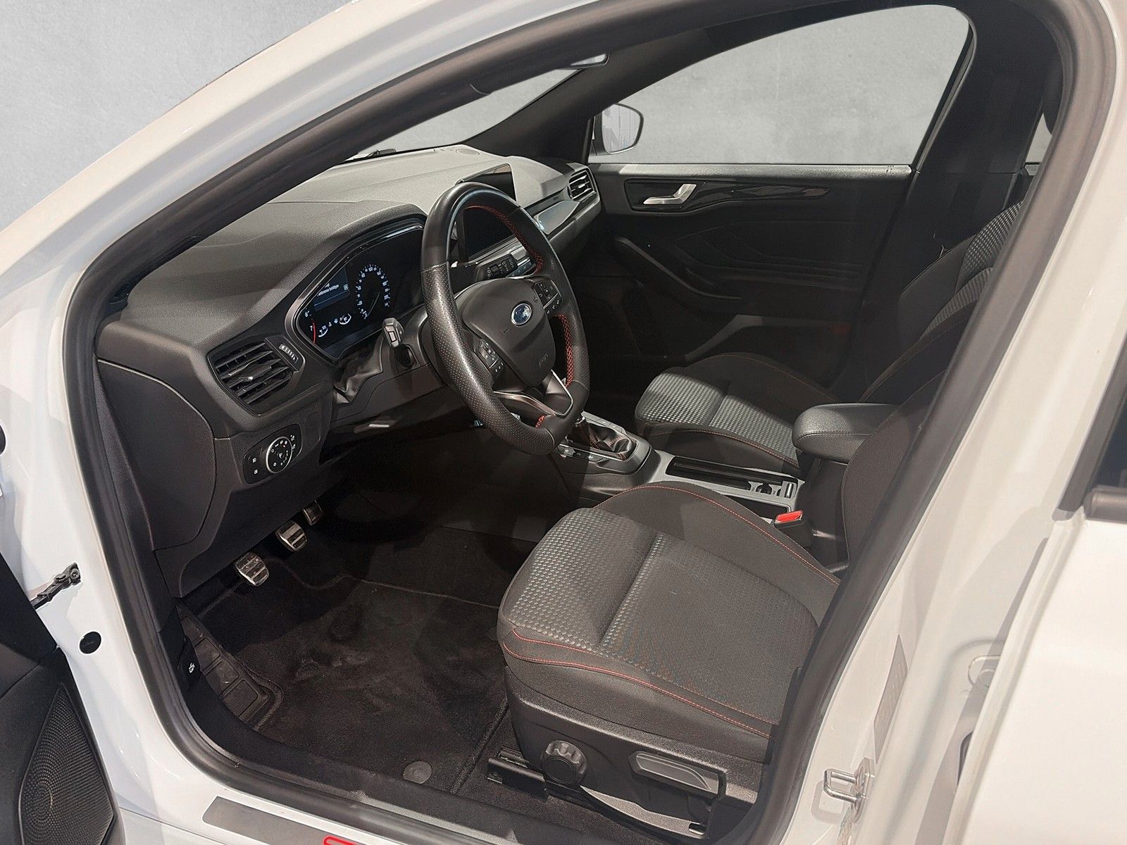 Fahrzeugabbildung Ford Focus Lim. ST-Line