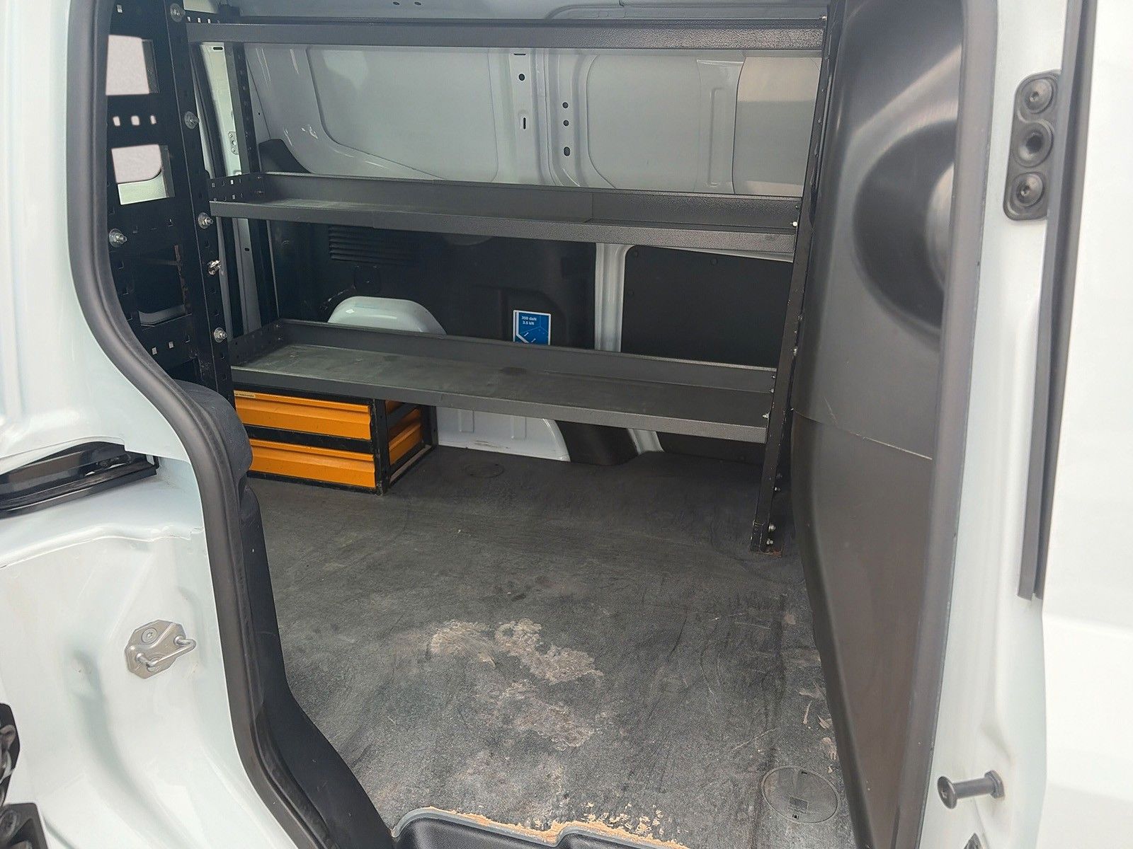 Fahrzeugabbildung Ford Transit Courier Trend Regalsystem