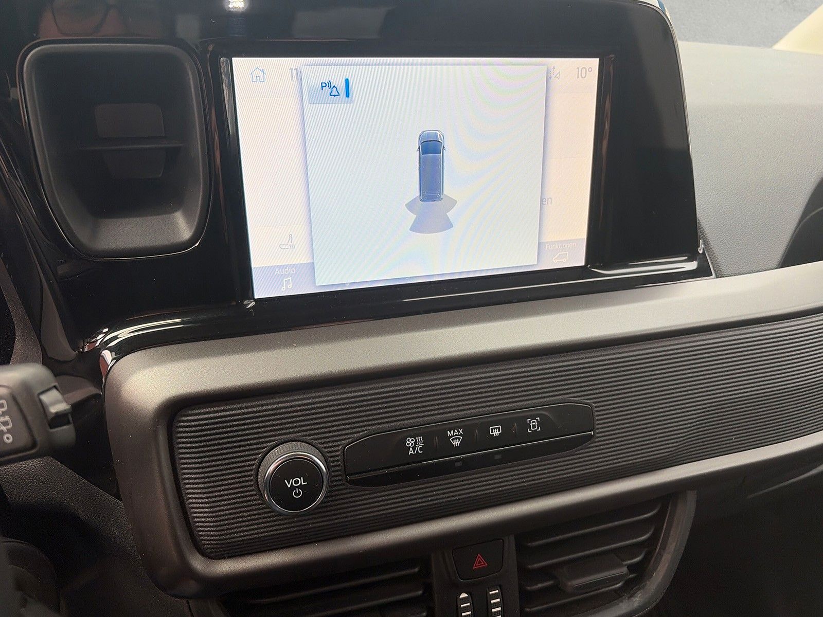 Fahrzeugabbildung Ford Transit Courier Trend Regalsystem
