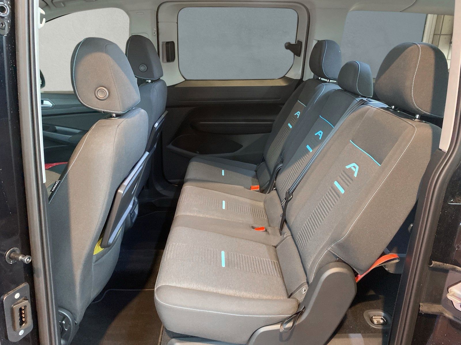 Fahrzeugabbildung Ford Connect PHEV Active