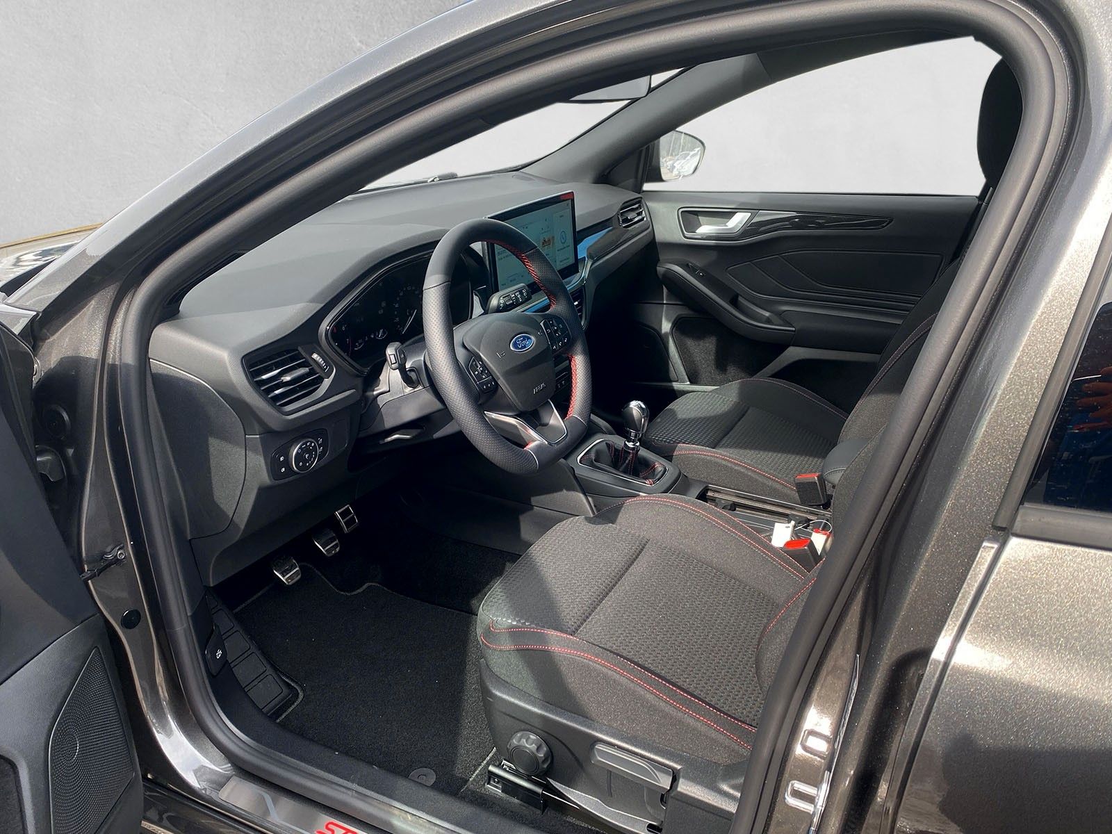 Fahrzeugabbildung Ford Focus Lim. ST-Line