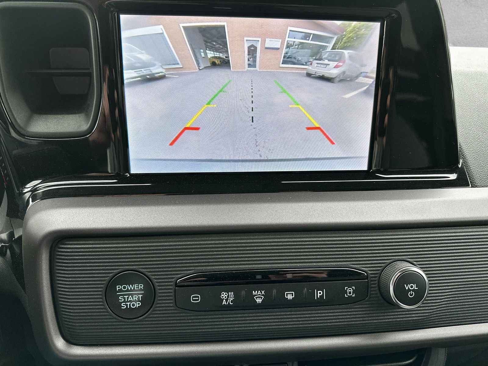 Fahrzeugabbildung Ford Tourneo Courier Titanium