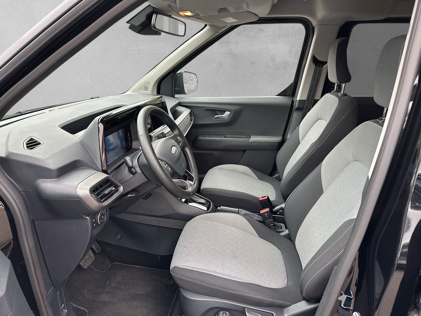 Fahrzeugabbildung Ford Tourneo Courier Titanium