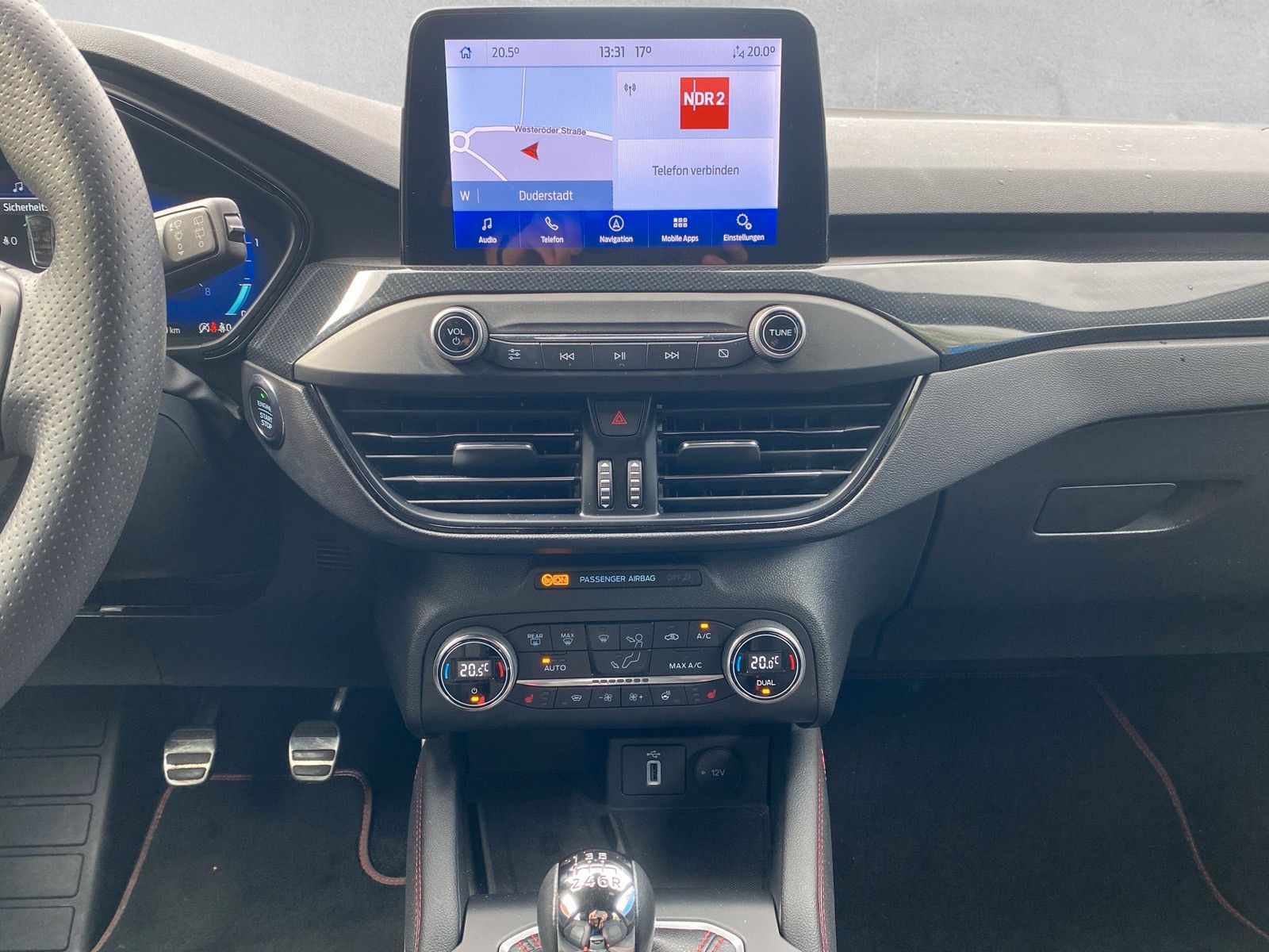 Fahrzeugabbildung Ford Focus Turnier ST-Line X mit Topausstattung